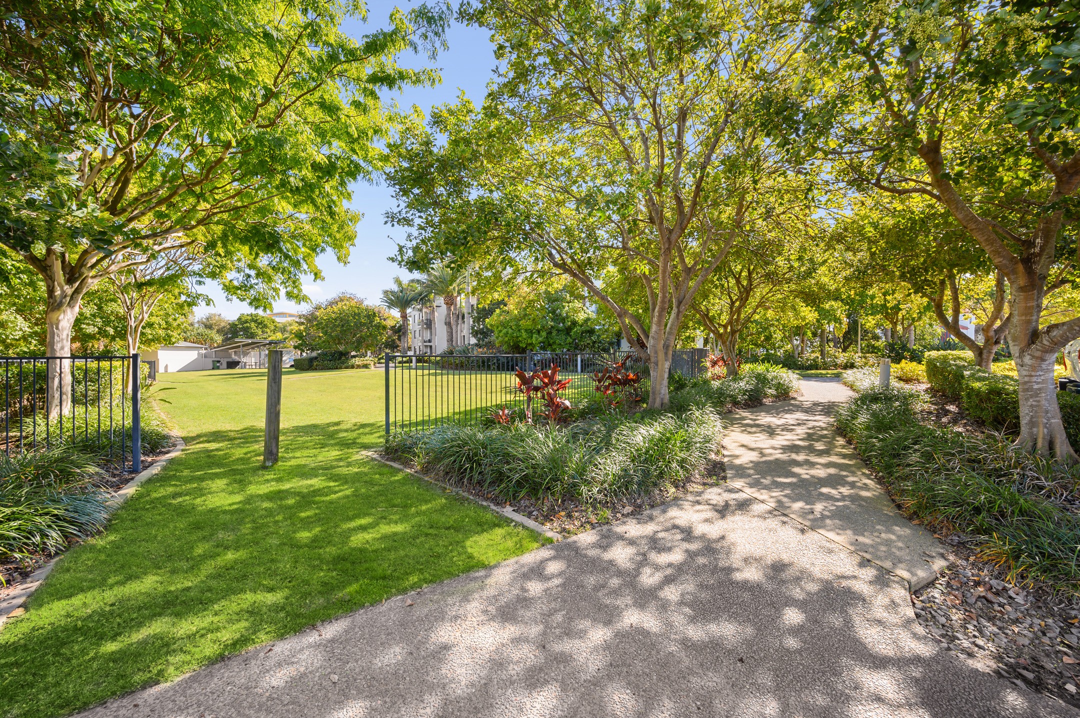 231/64 Sickle Avenue, Hope Island, QLD 4212