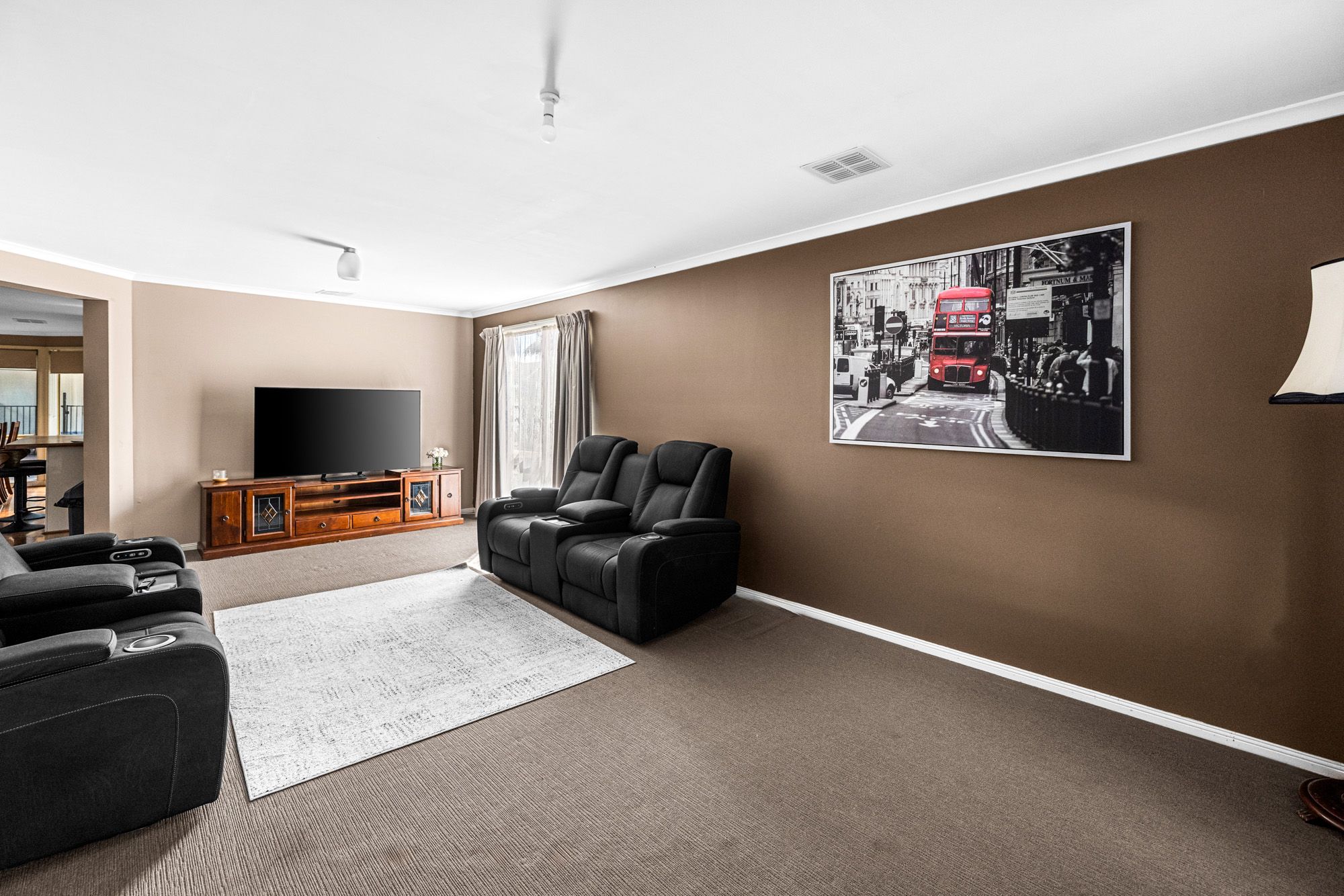 1 Trentham Close — photo 4 of 25