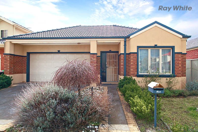 10 Edgbaston Parade, Caroline Springs, VIC 3023
