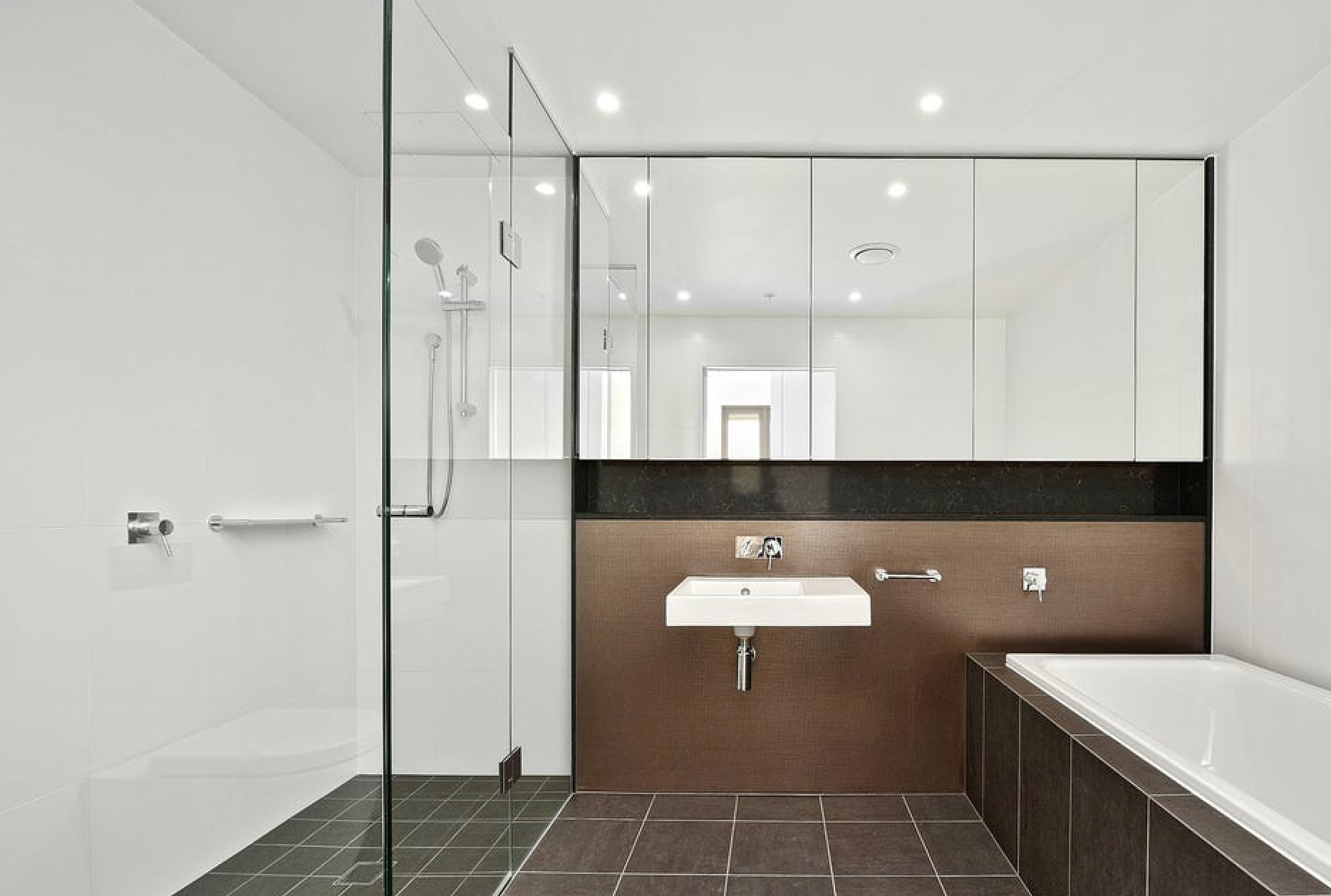 1005/6 Ebsworth Street — photo 7 of 9
