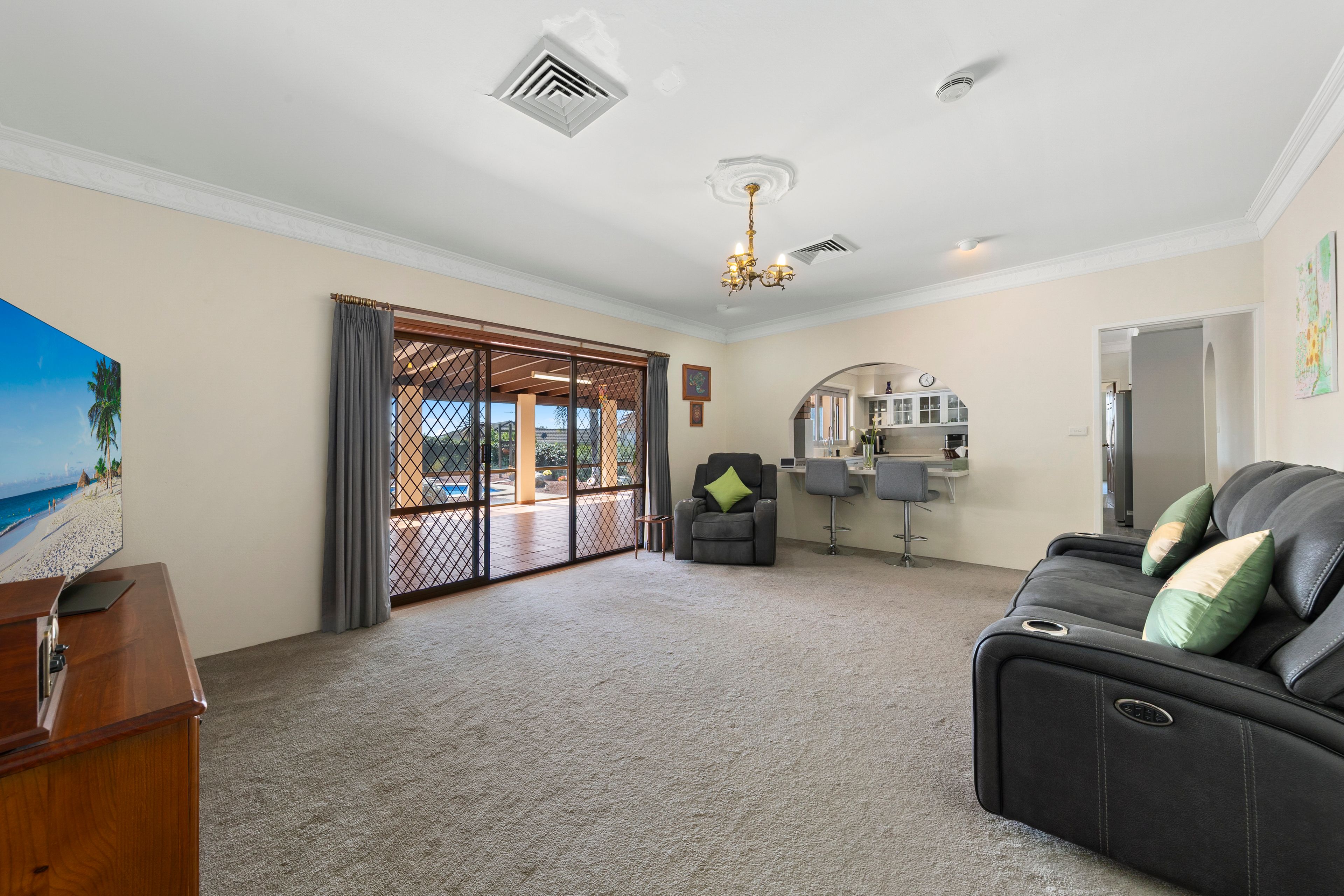 48 Hardes Avenue — photo 4 of 23