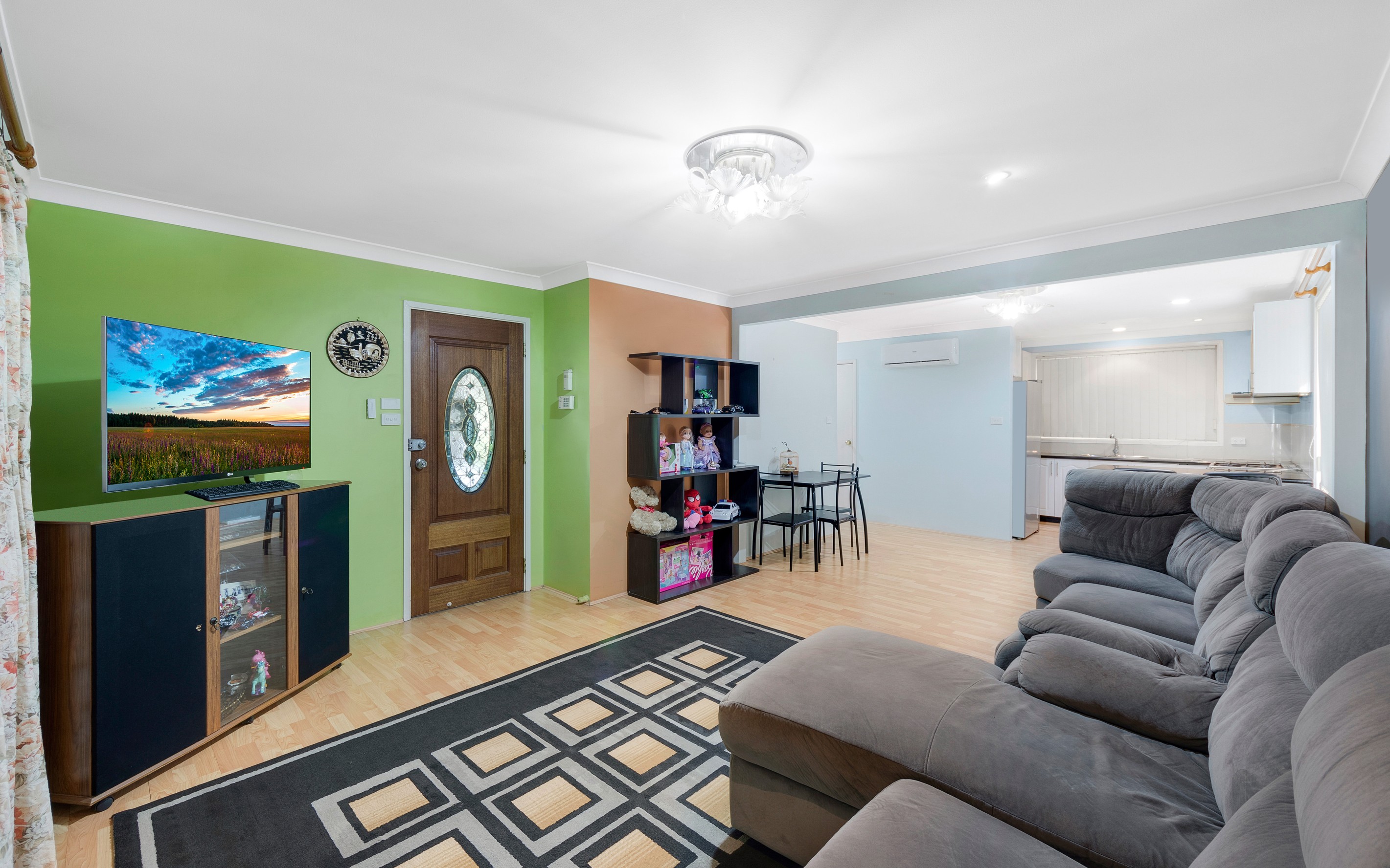 8 Gentian Avenue, Macquarie Fields, NSW 2564