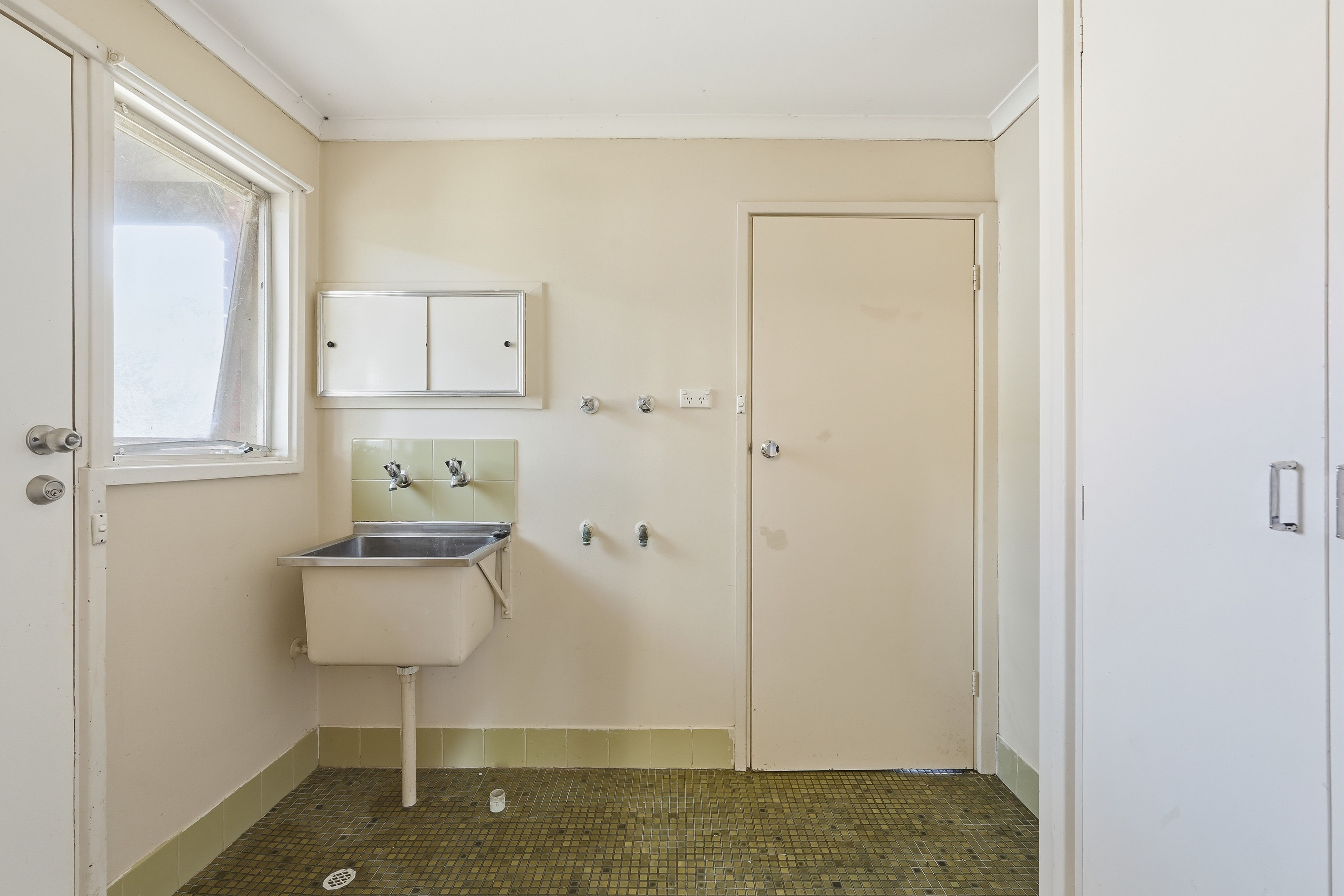 10 Koongarra Crescent — photo 9 of 11