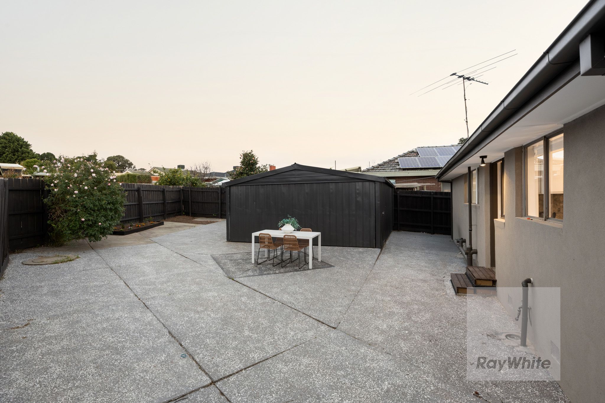 5 Moreton Crescent — photo 14 of 15