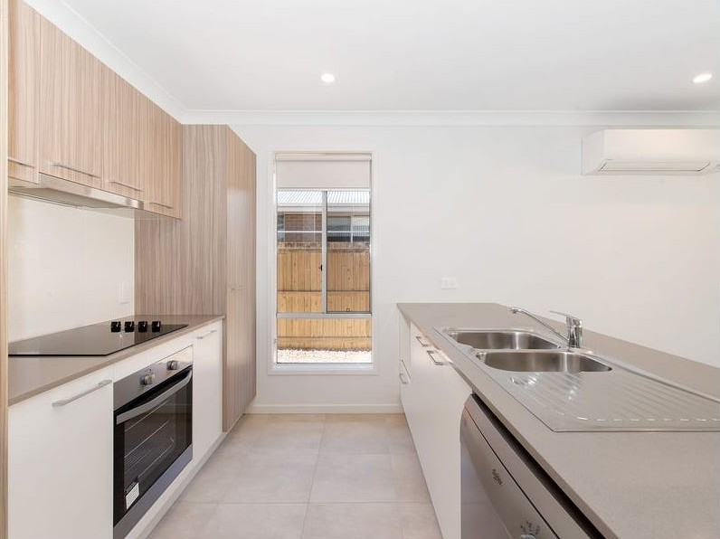8 Turin Street, Redbank, QLD 4301