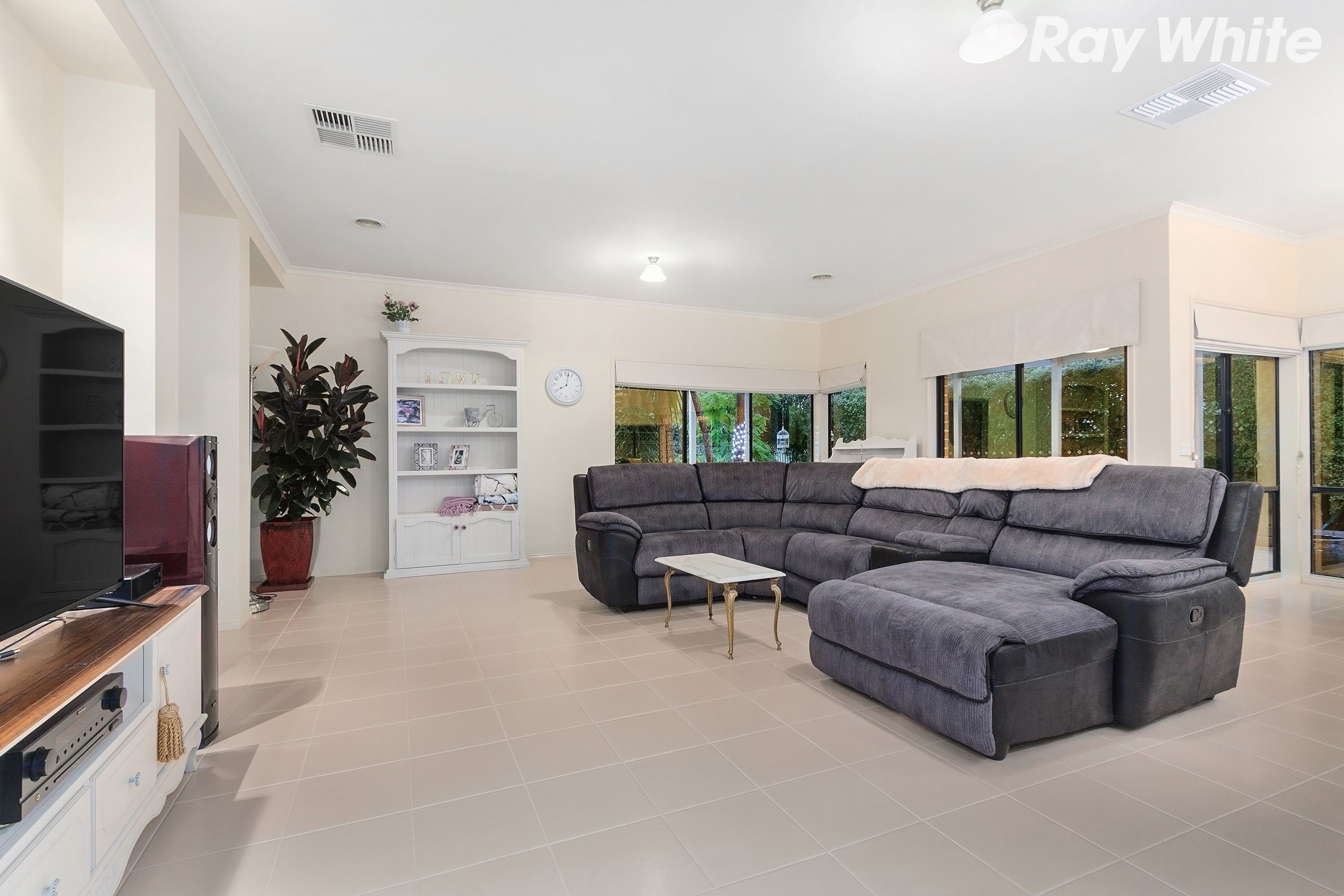 13 Hopkins Pass, Pakenham, VIC 3810