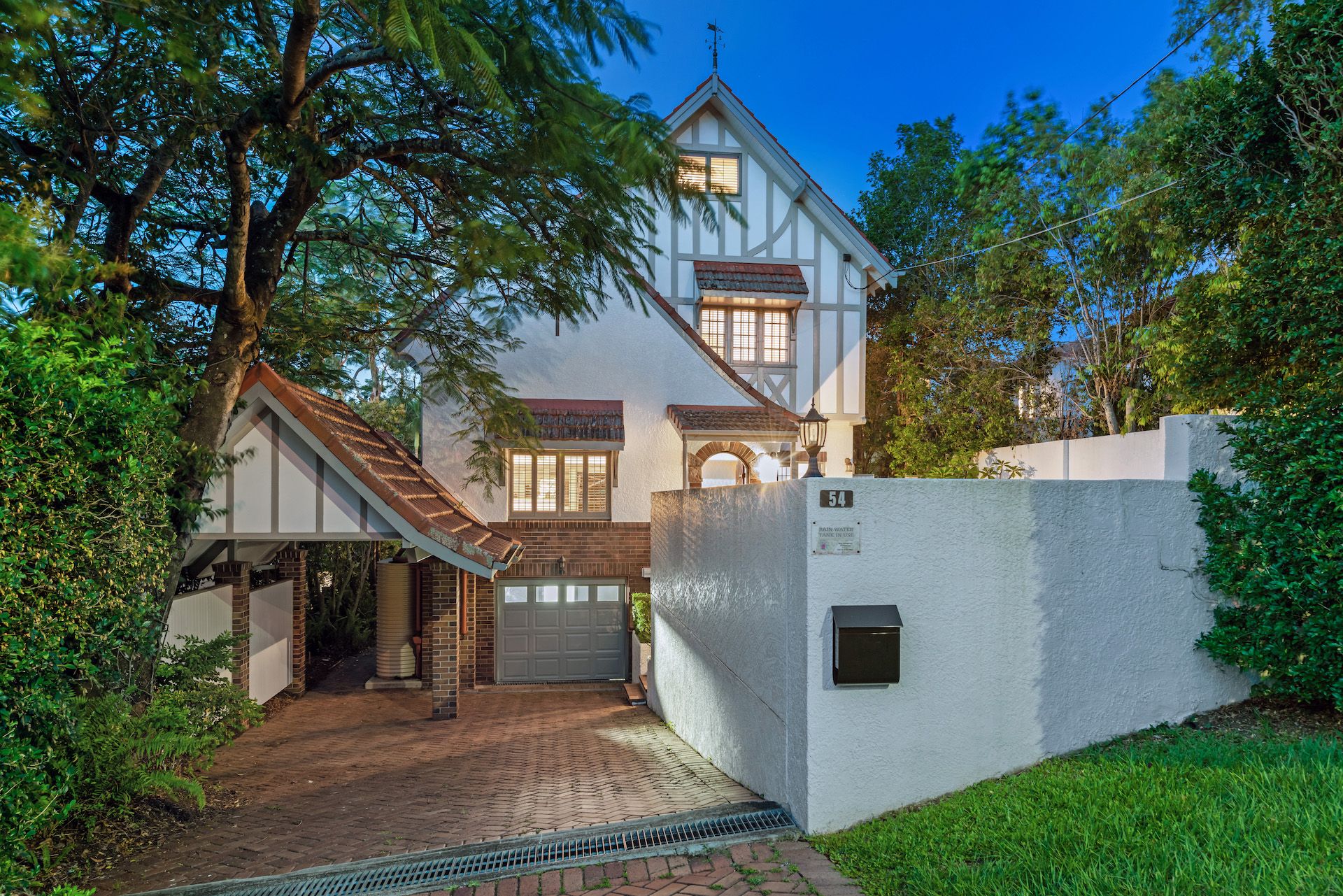 54 Highview Terrace, St Lucia QLD 4067