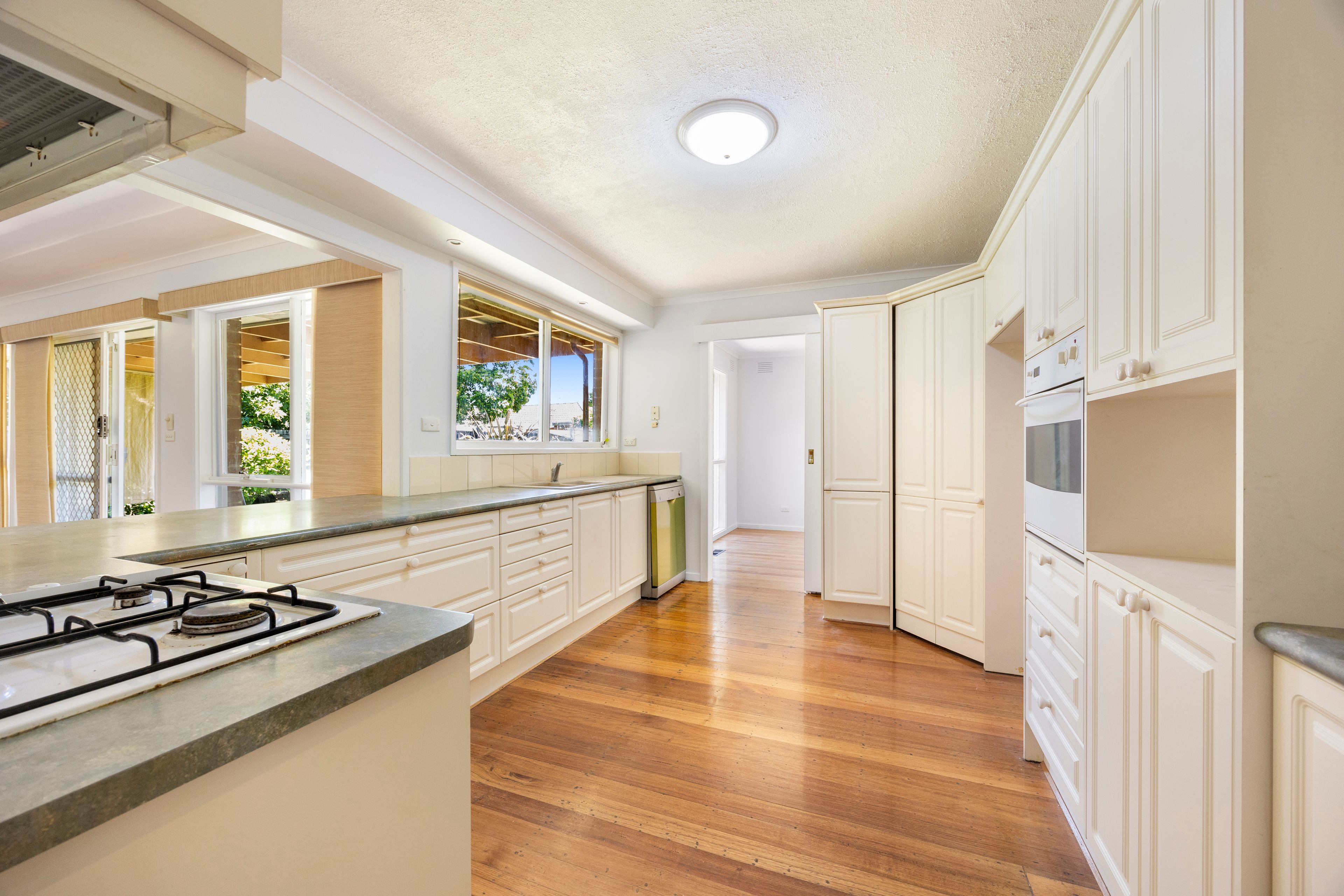 15 Excalibur Avenue, Glen Waverley, VIC 3150