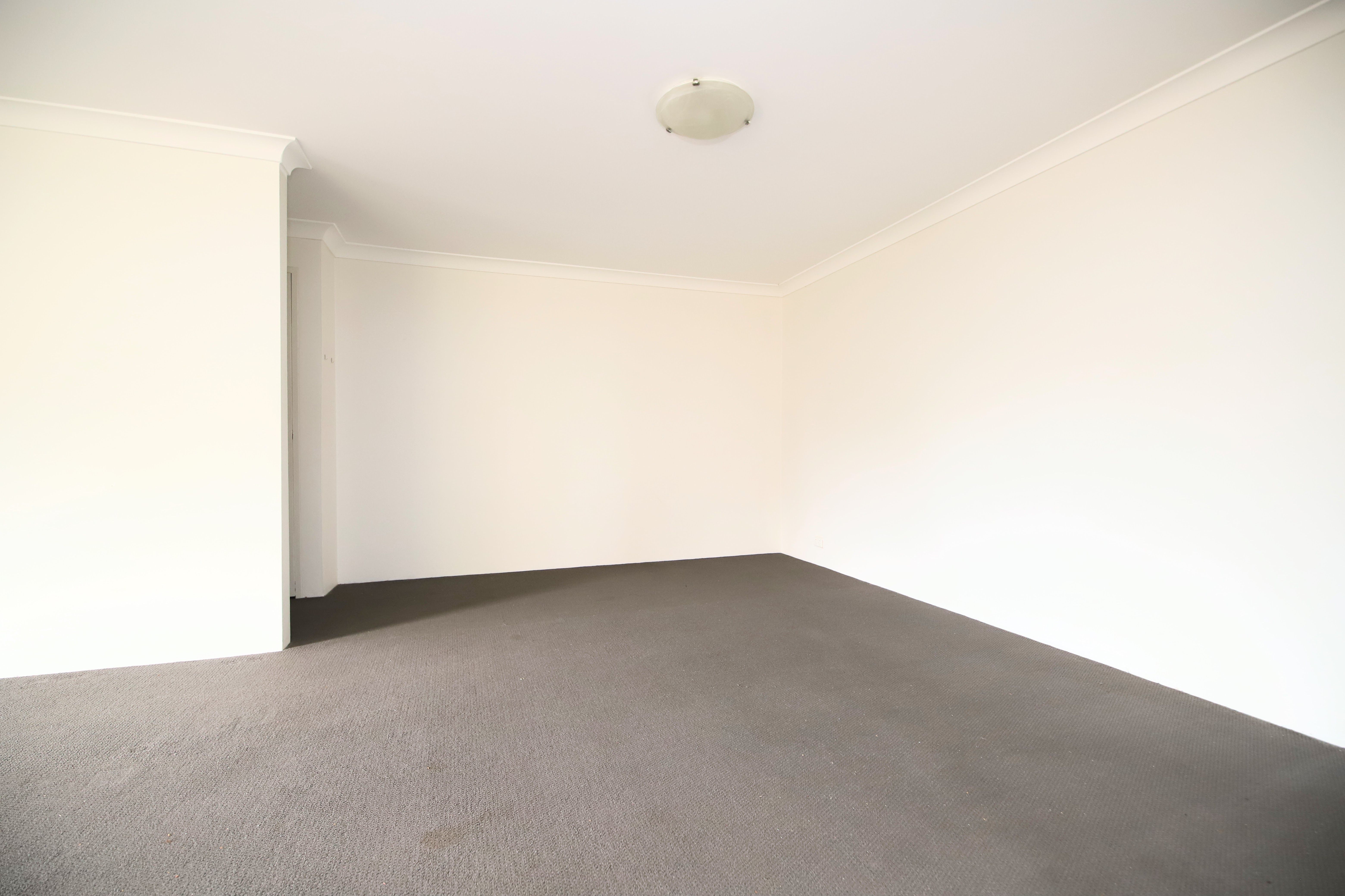 21/142-144 Meredith Street — photo 6 of 9