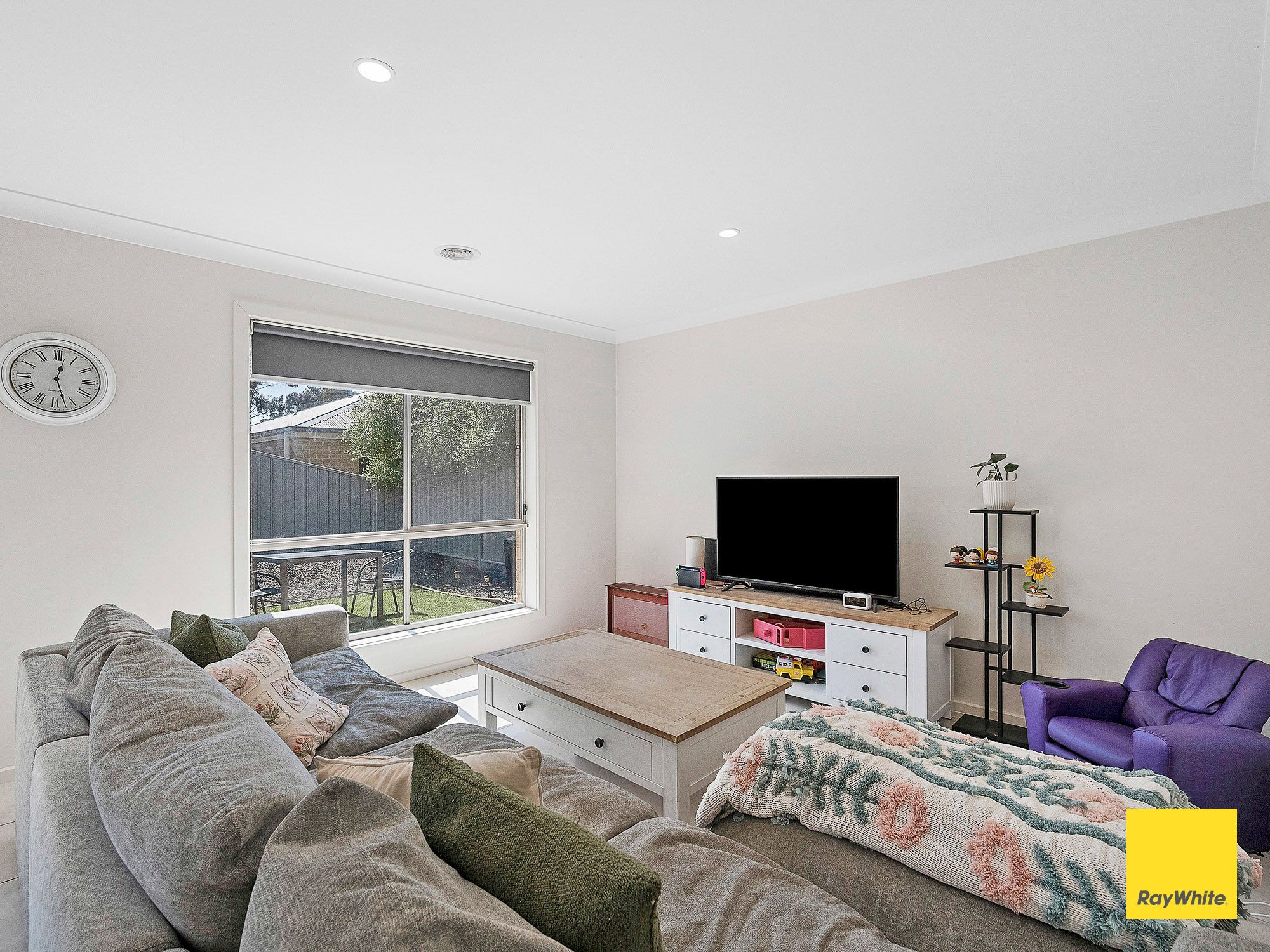 2/20A Emmett Street — photo 3 of 14