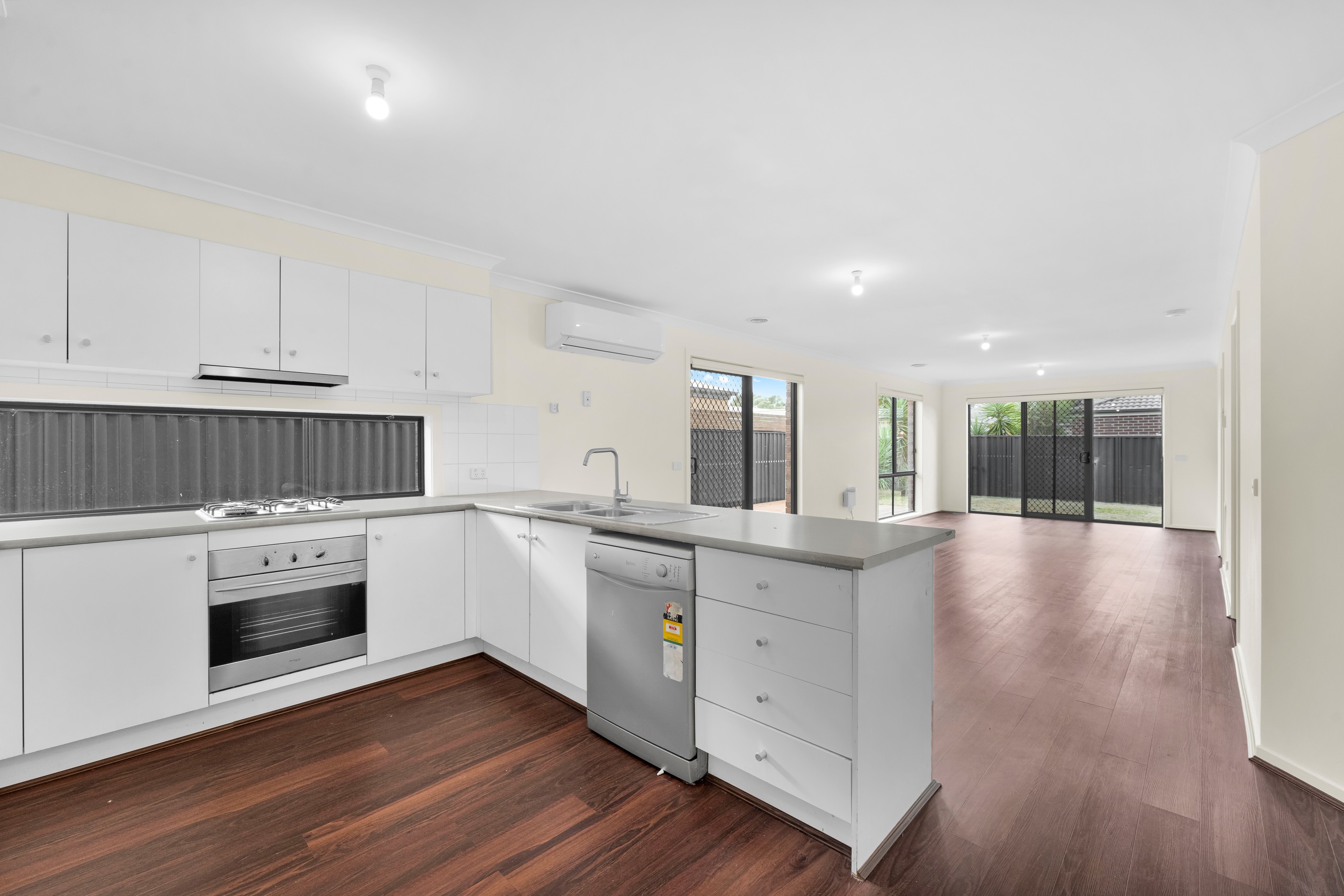 6 Walnut Way, Pakenham, VIC 3810