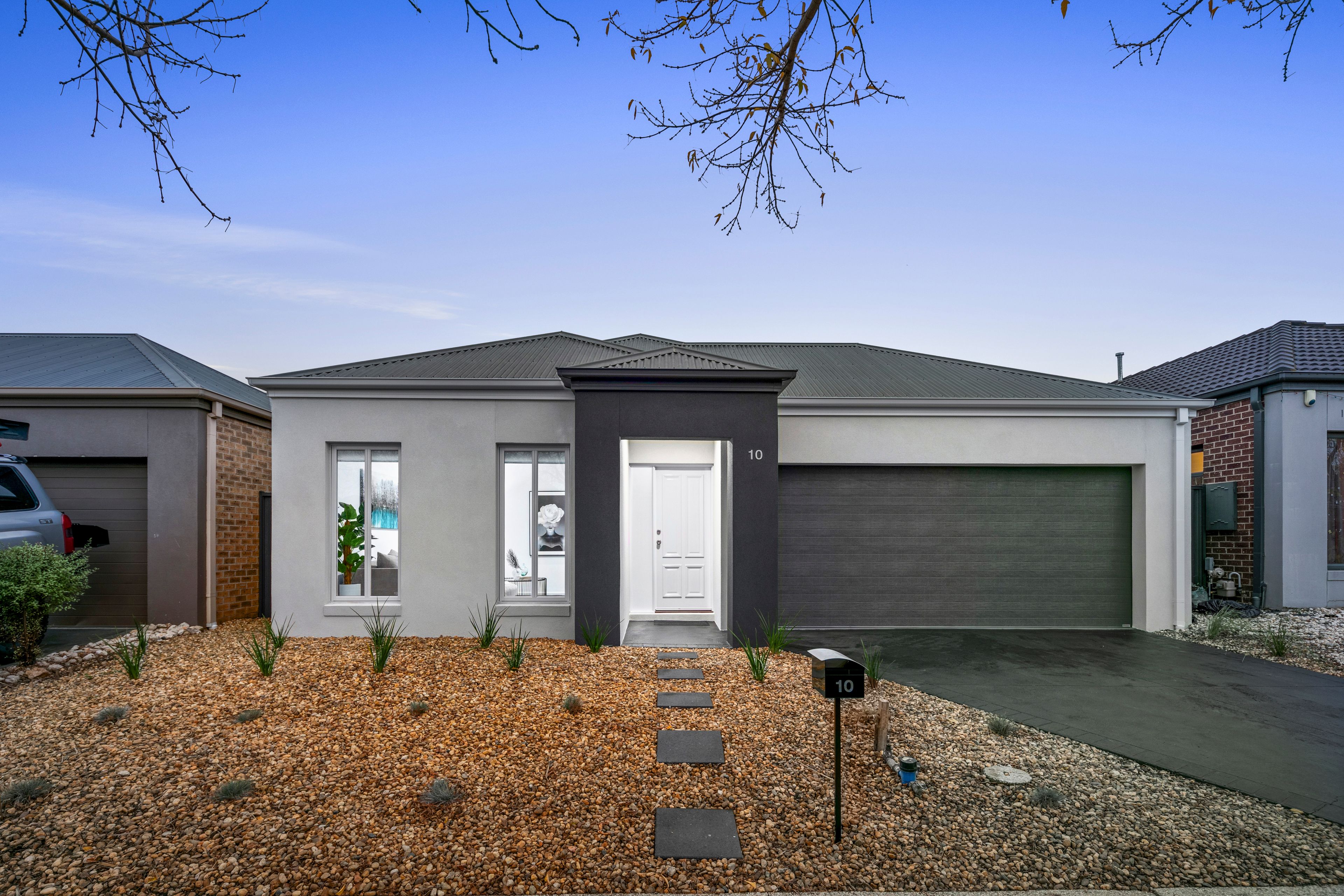 10 Cook Street, Caroline Springs VIC 3023
