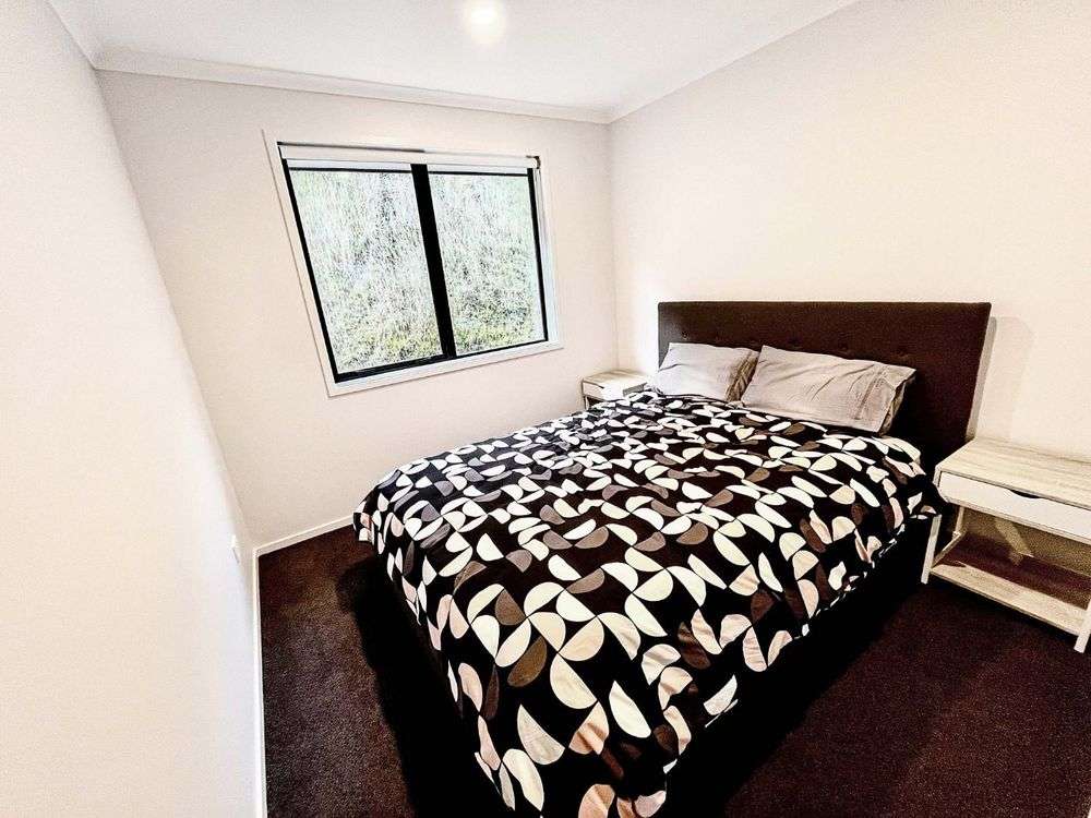 72 Antrim Crescent photo 9