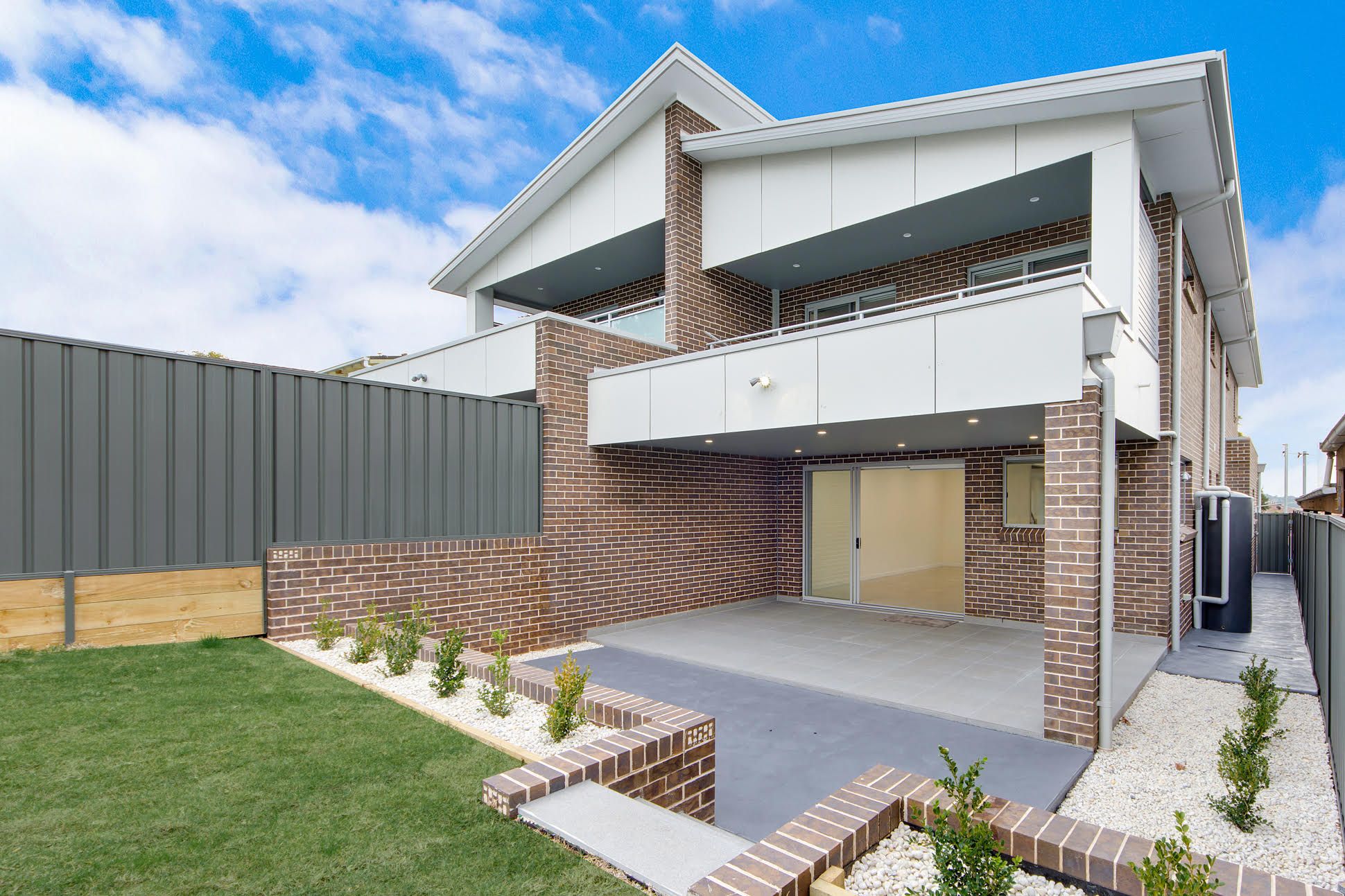 8 Hilltop Crescent — photo 3 of 10