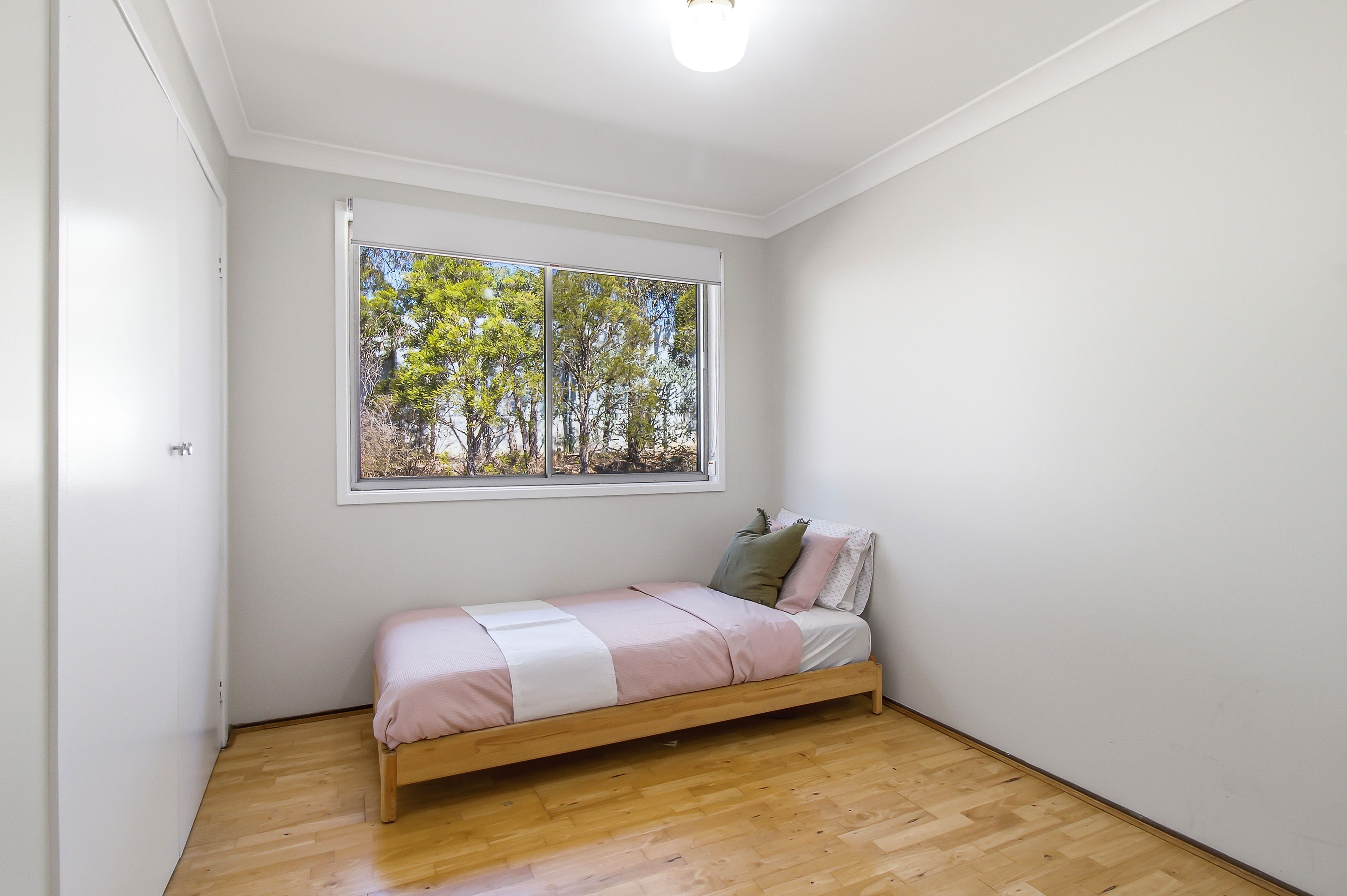 31 Elwood Crescent — photo 5 of 13