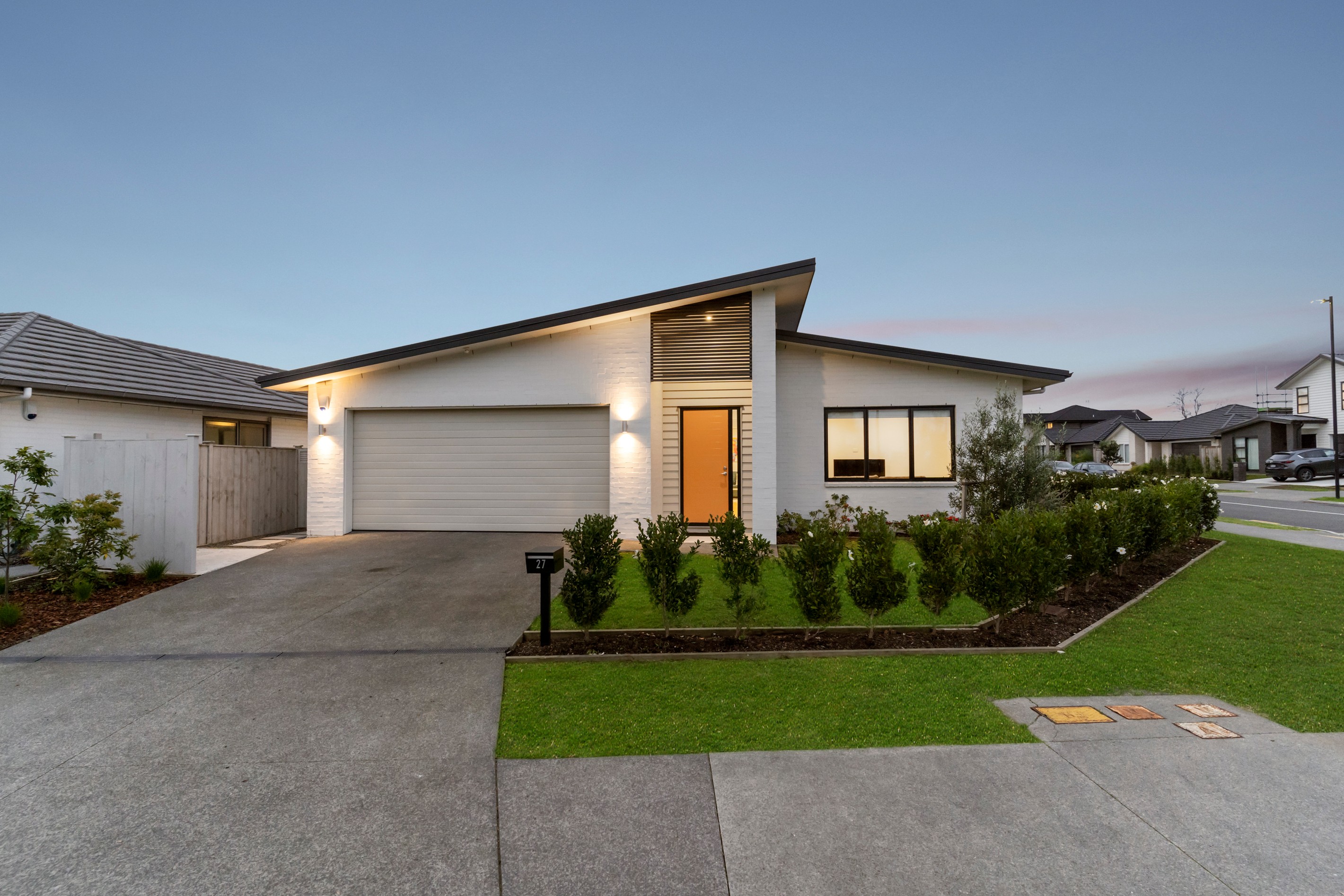 27 Waituarua Drive, Conifer Grove, Manukau City