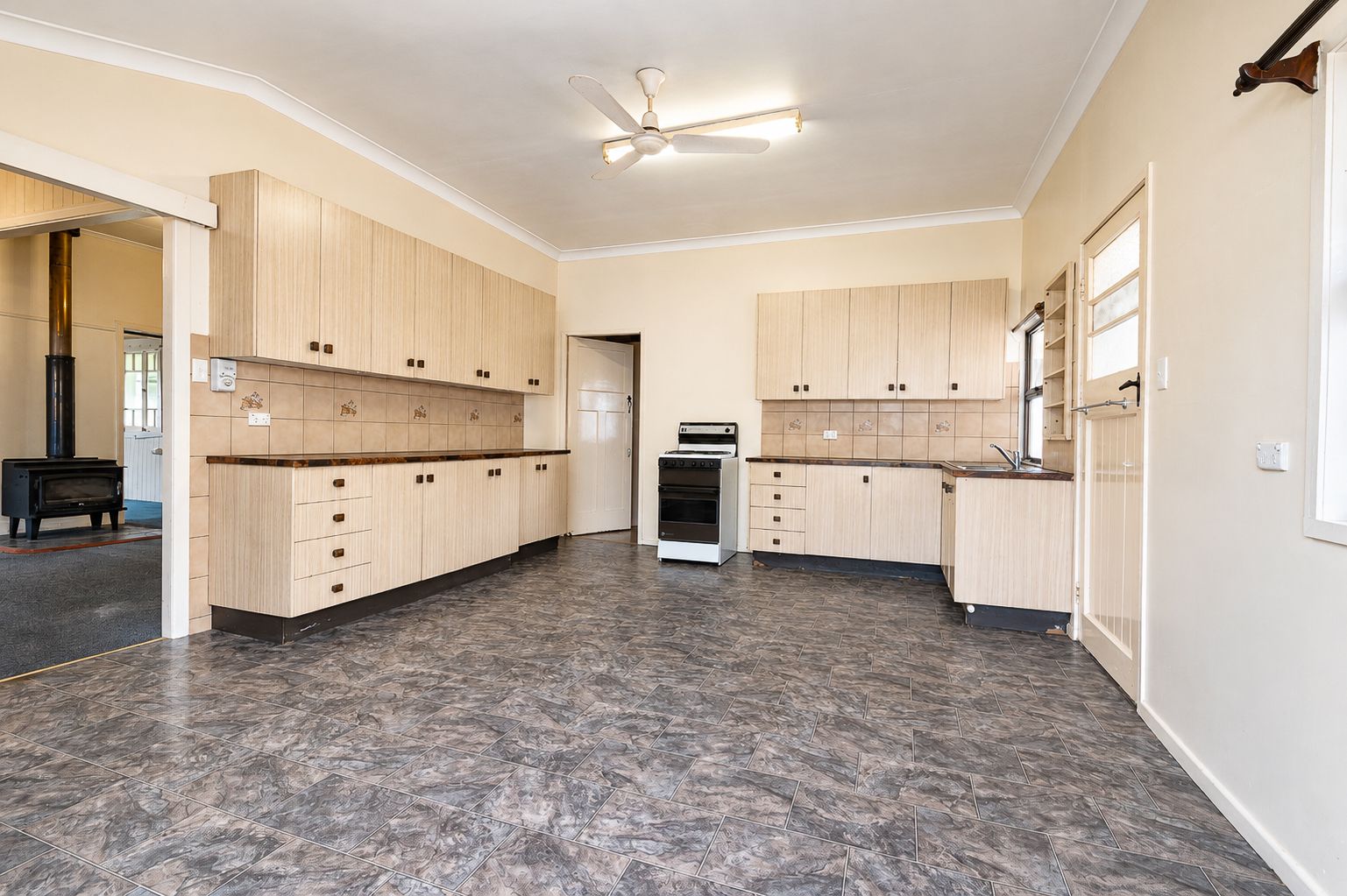 24935 New England Highway — photo 13 of 29