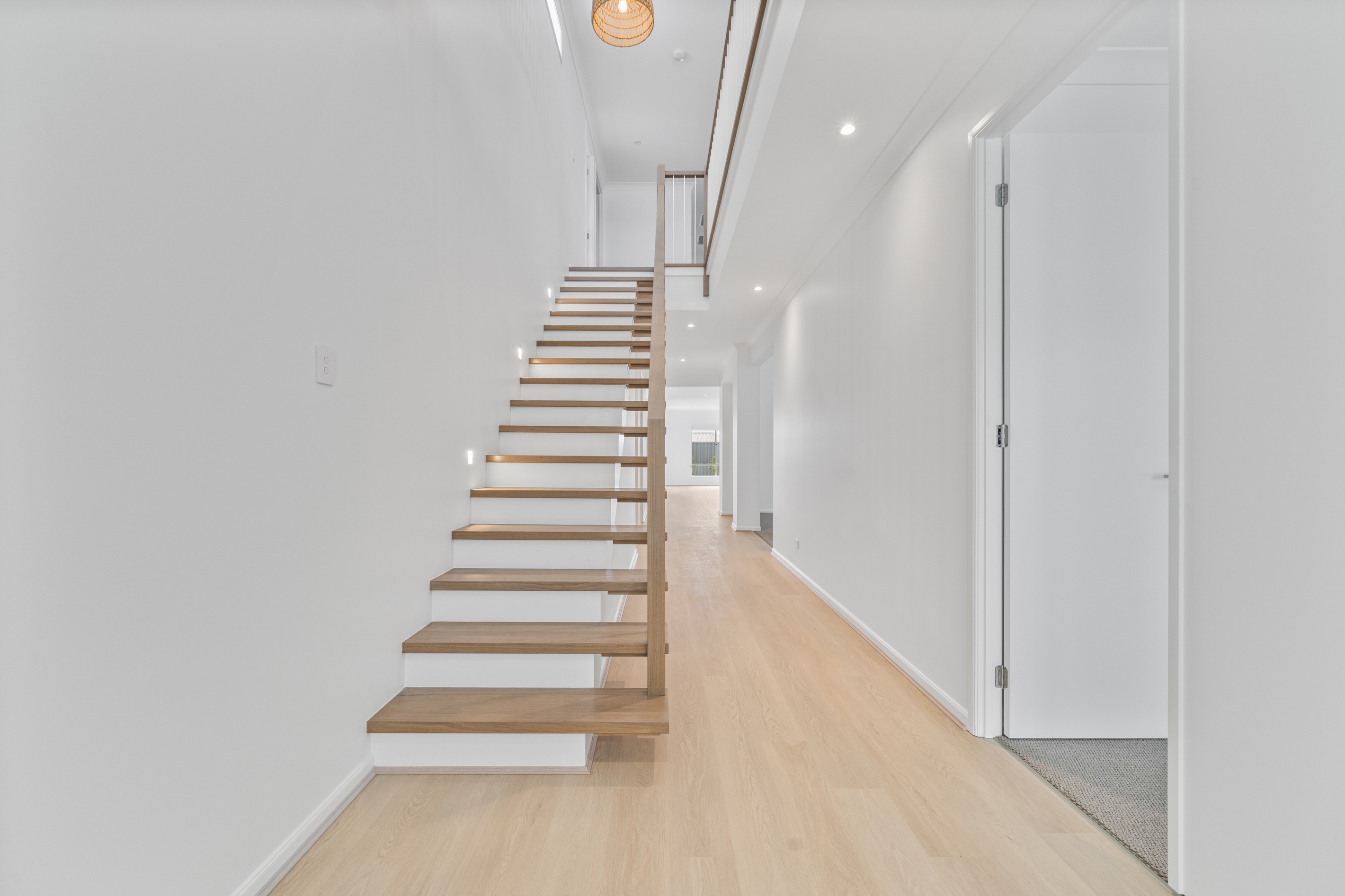 27 Petrel Crescent, Worongary, QLD 4213