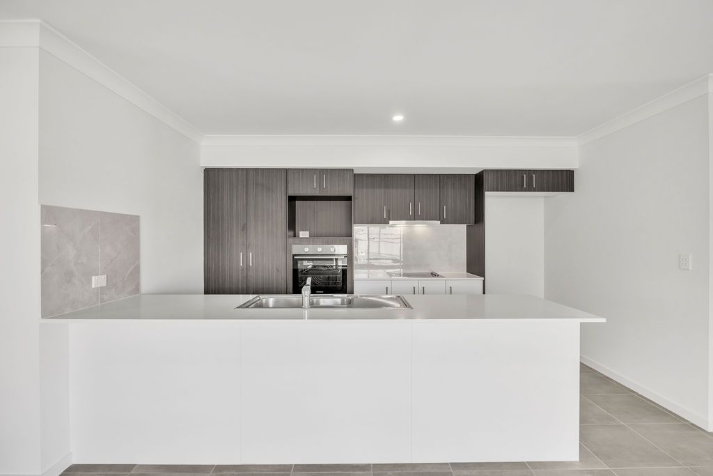 61 Dominique Way, Flinders View, QLD 4305