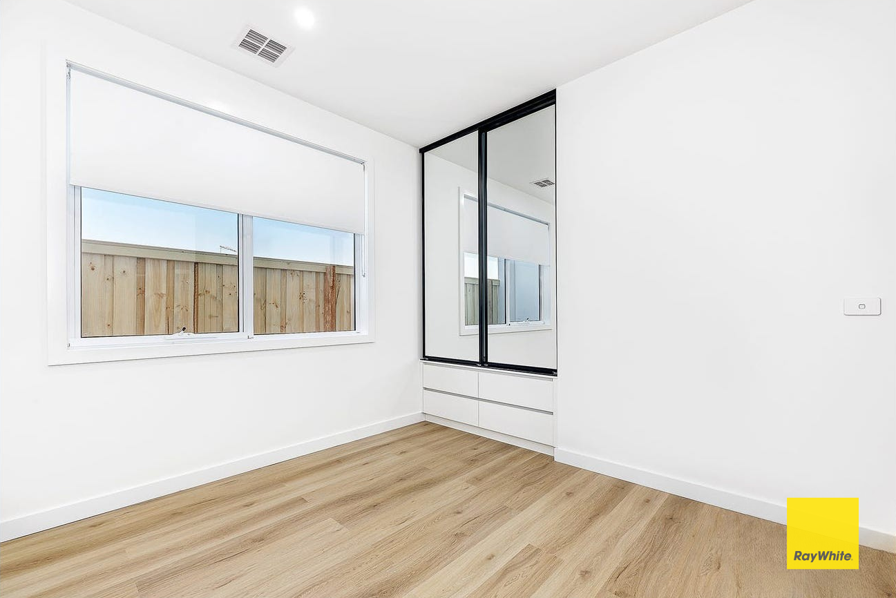 16 Pyrus Crescent — photo 9 of 16