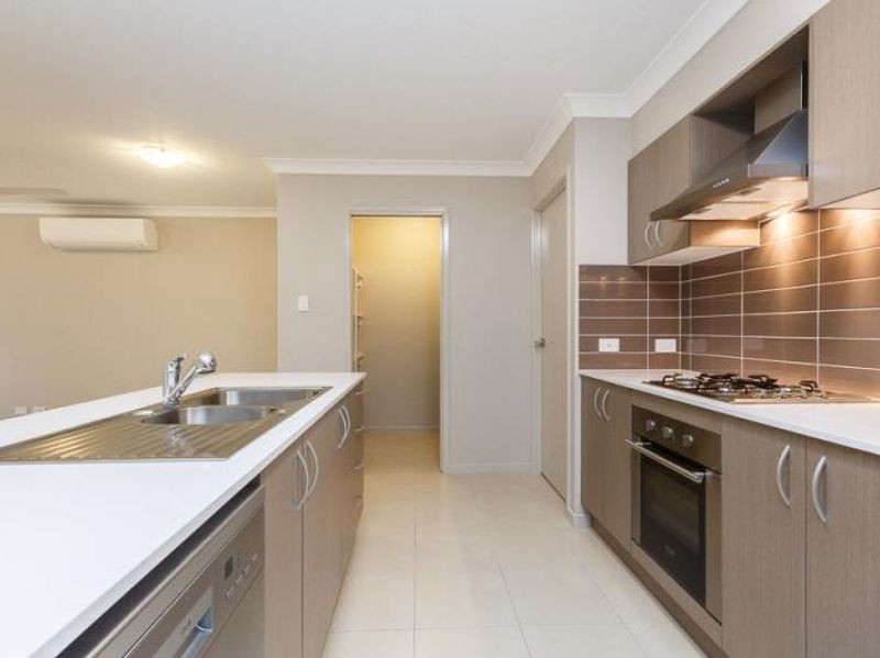 86 Fitzpatrick Circuit, Augustine Heights, QLD 4300