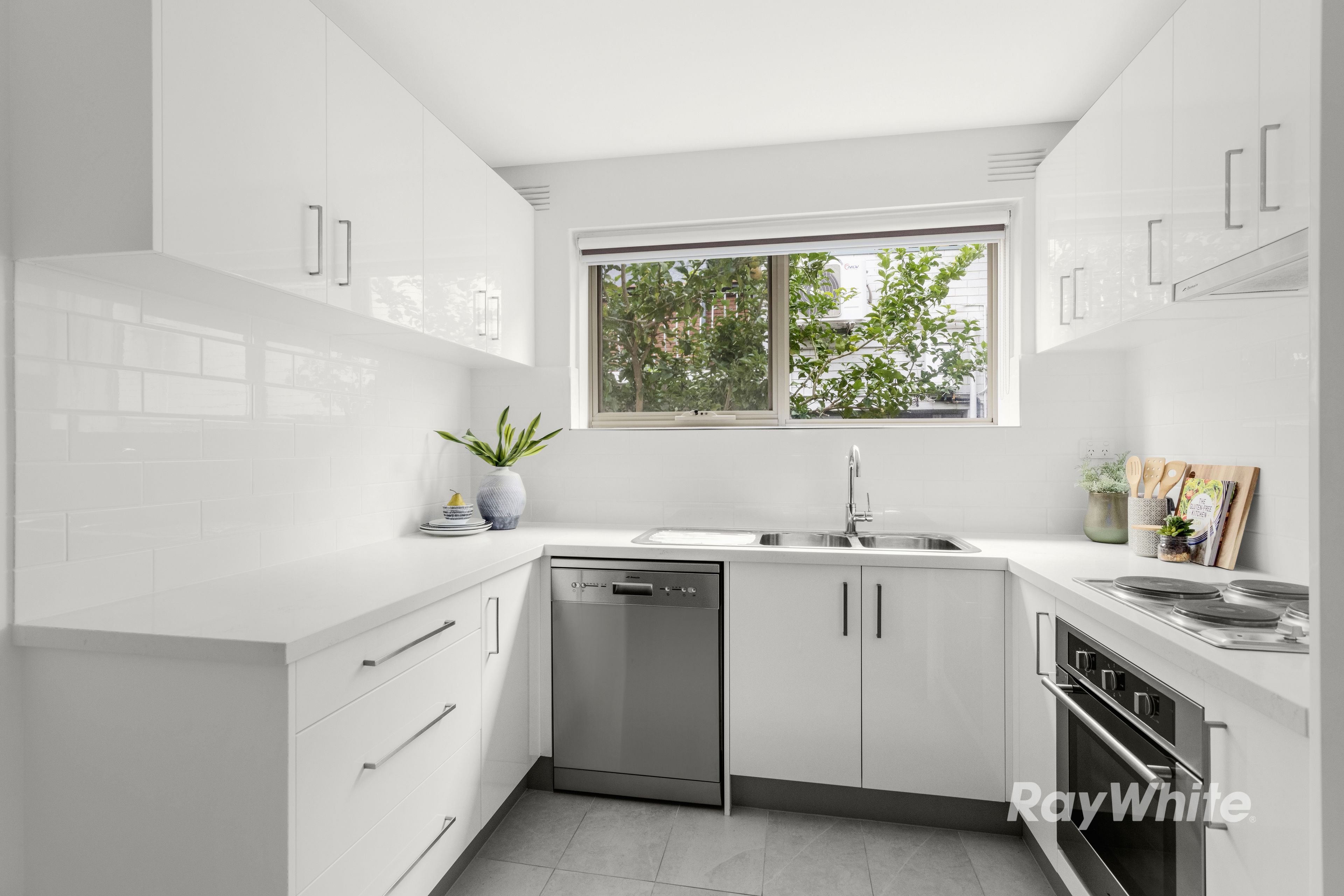 2/32 Madden Avenue, Carnegie, VIC 3163