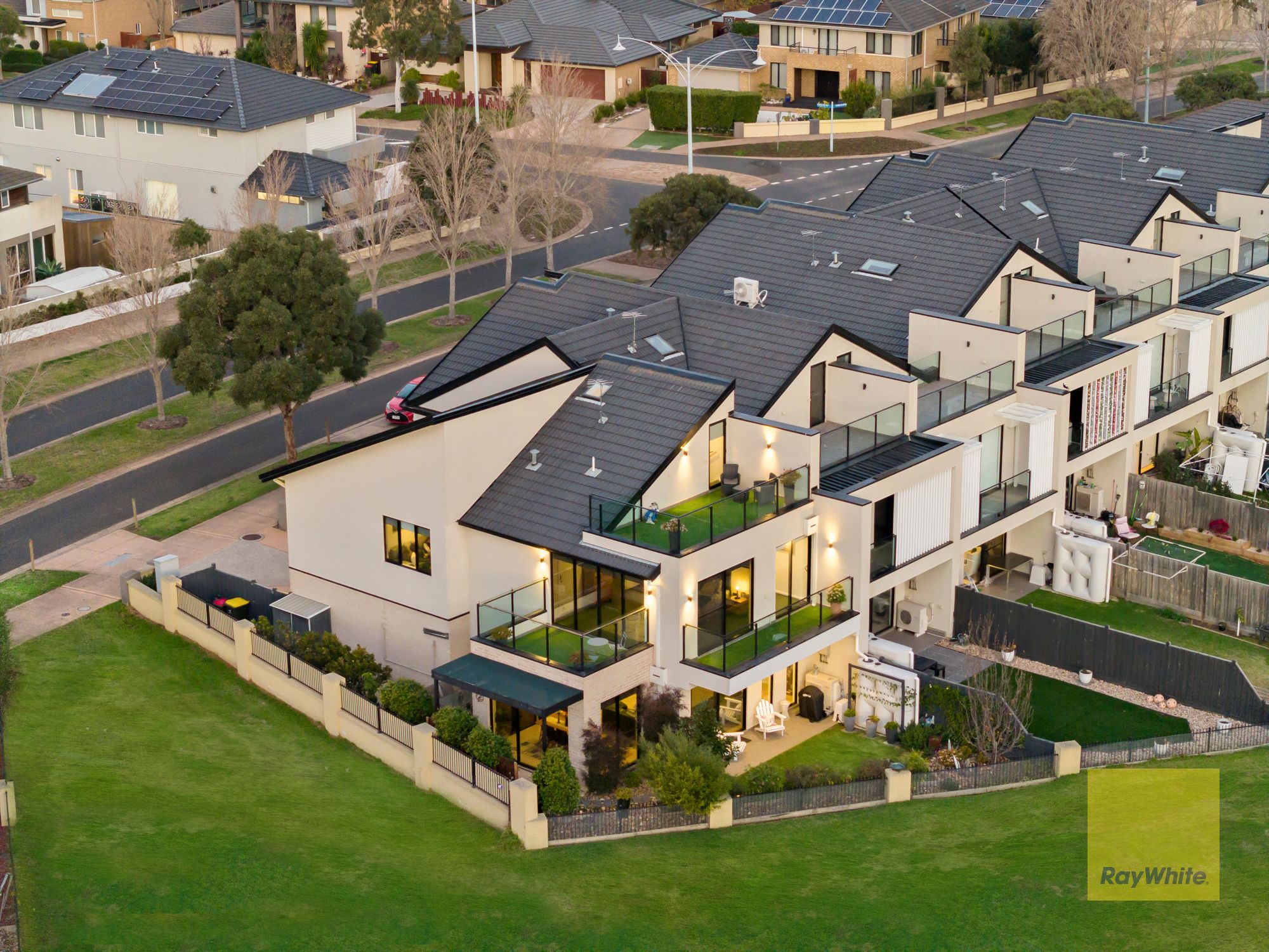 198 Sanctuary Lakes North Boulevard, Sanctuary Lakes, VIC 3030