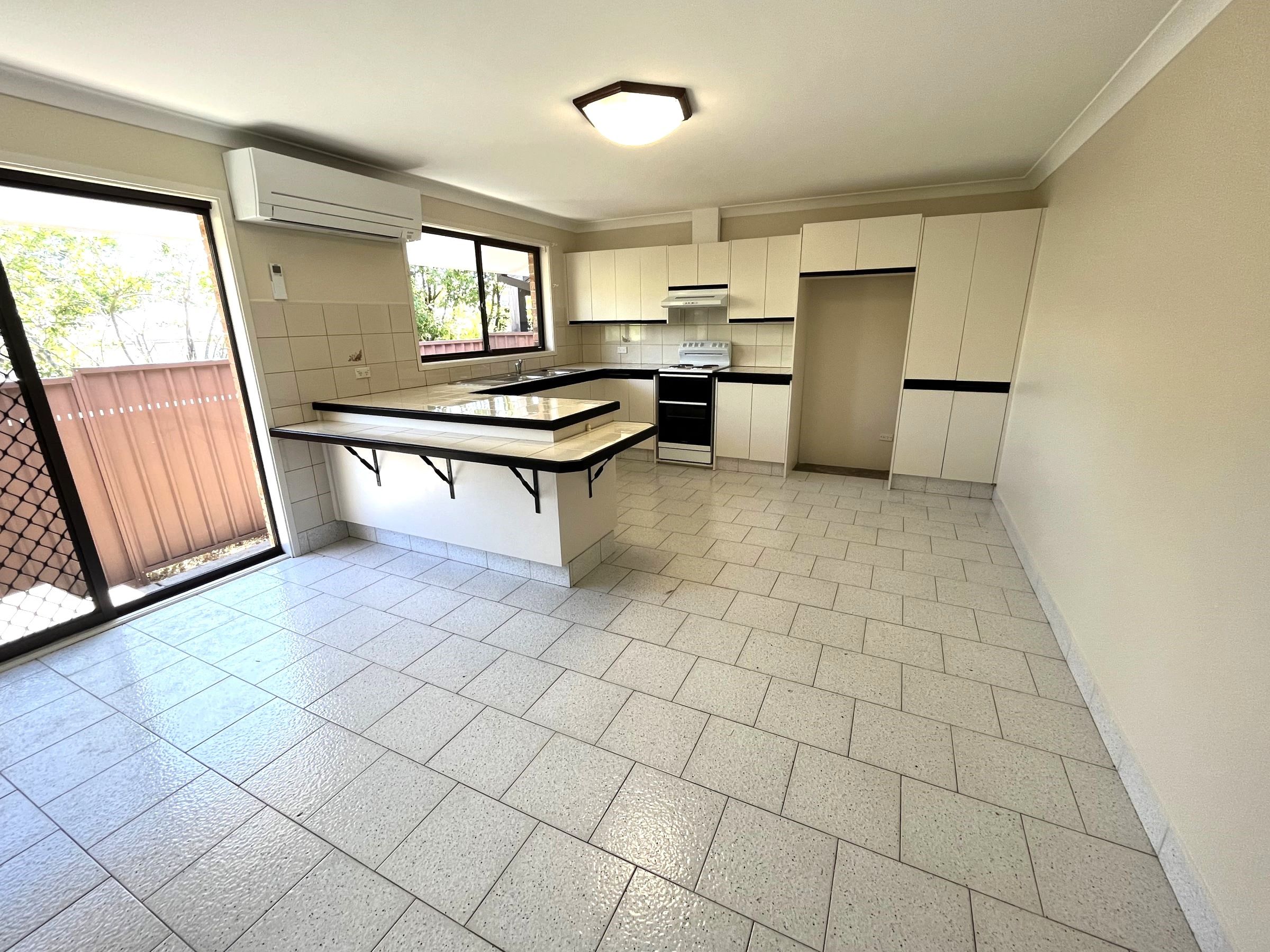 33 Lucretia Road — photo 3 of 7