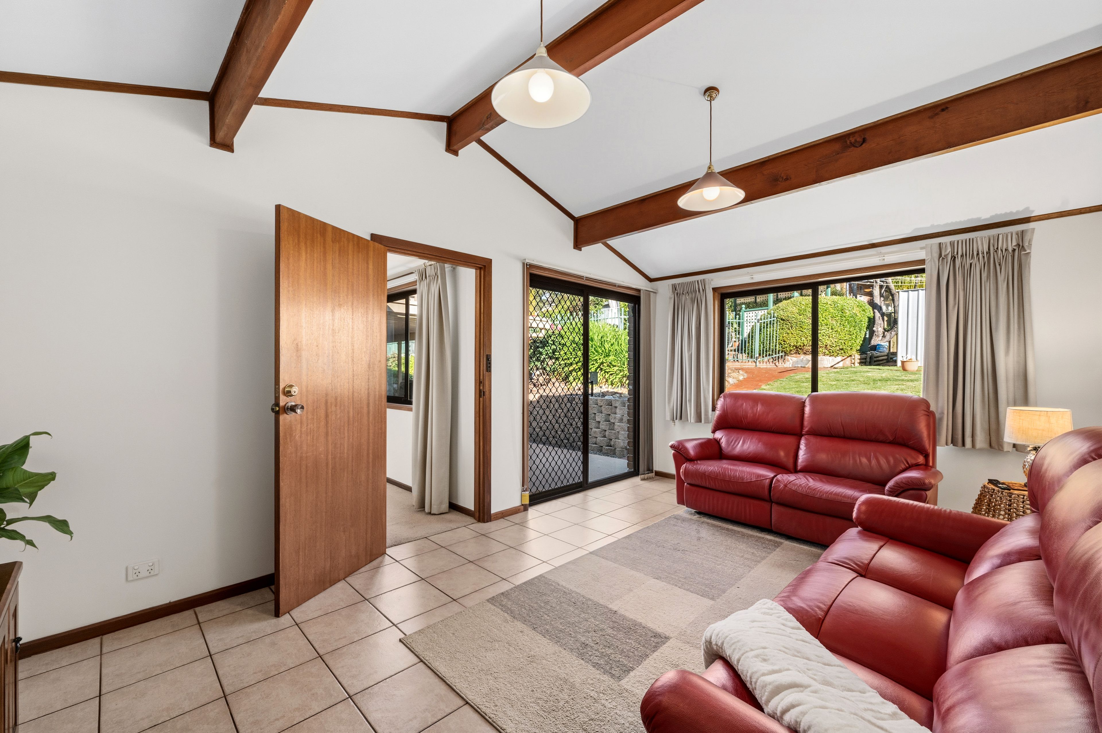 4 Redbank Close — photo 8 of 30