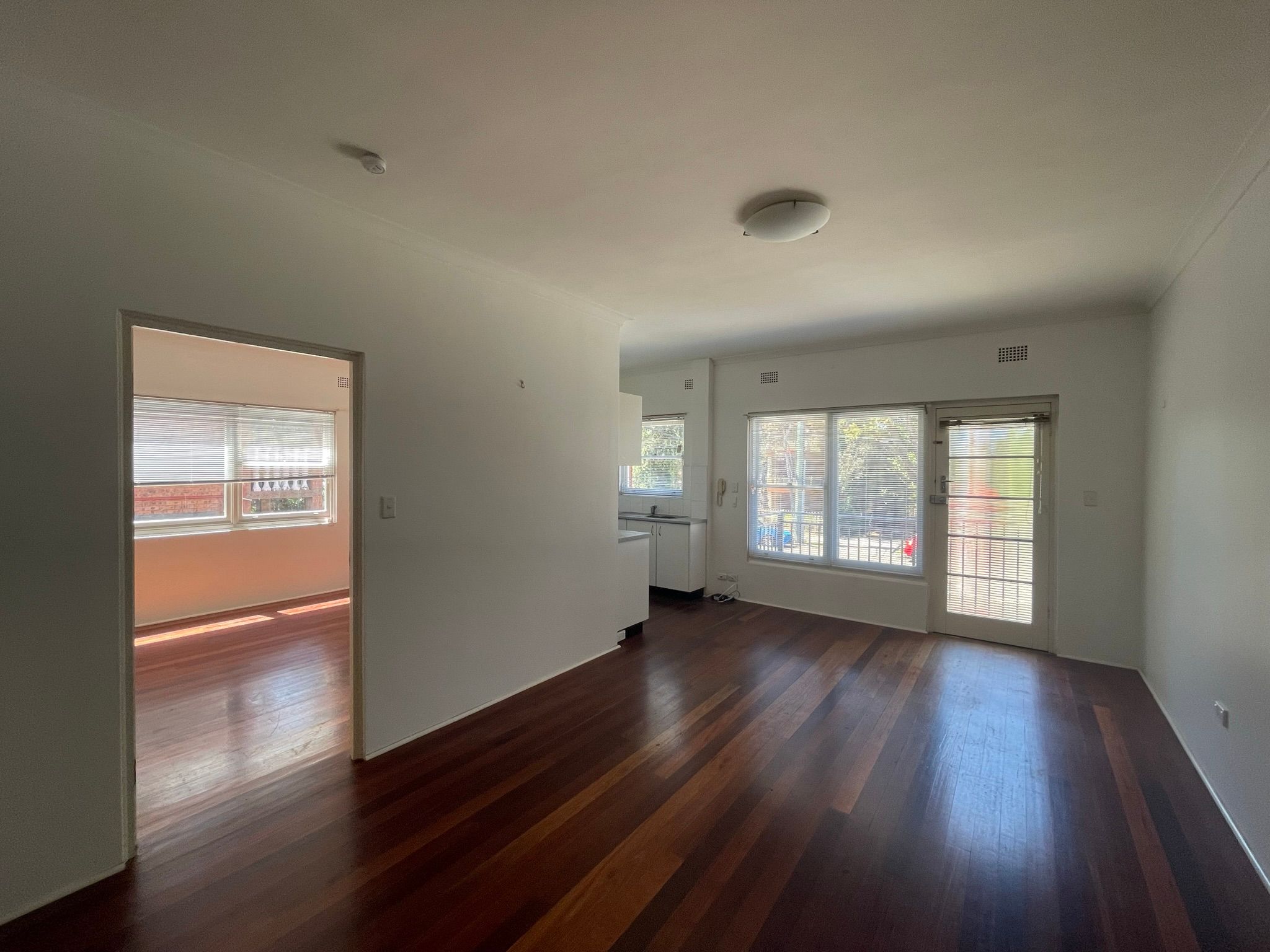 2/33 CARRINGTON Avenue, Hurstville, NSW 2220