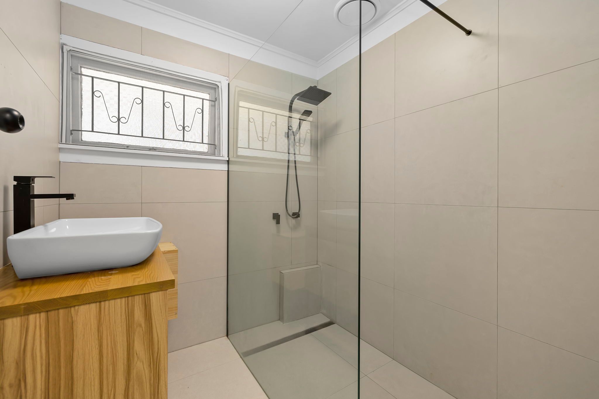 19 Noreen Street, Chapel Hill, QLD 4069