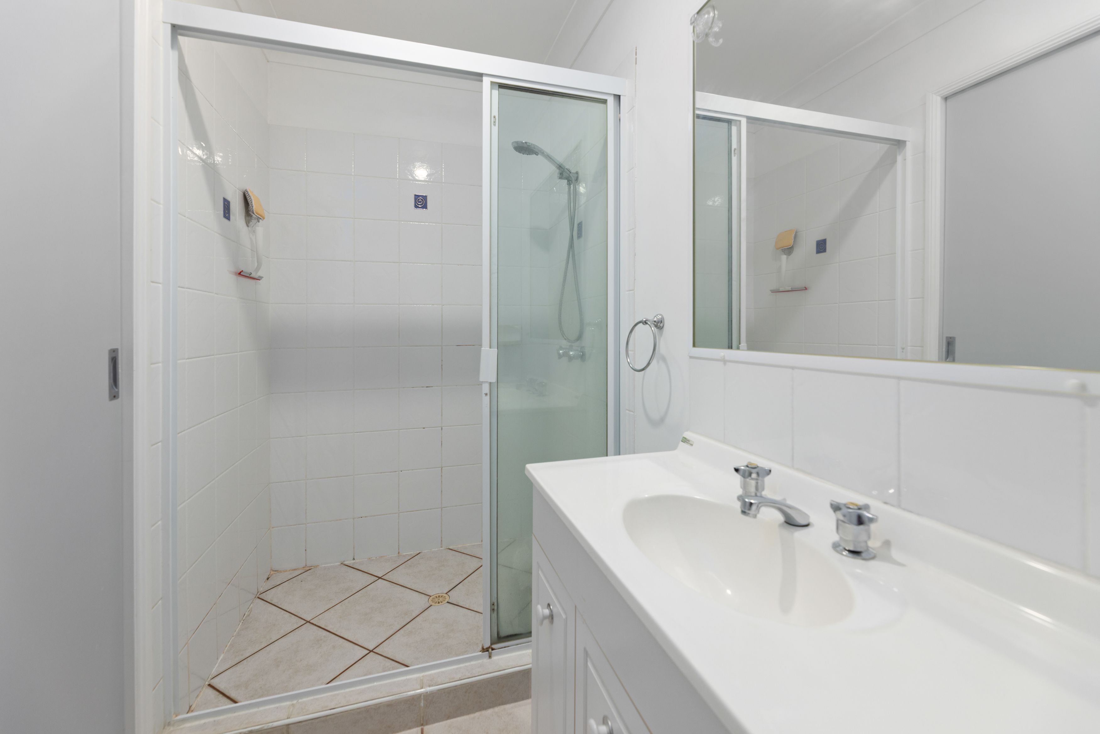 411/2 Nicol Way — photo 9 of 13