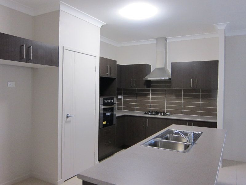 2 Erbin Lane, Augustine Heights, QLD 4300