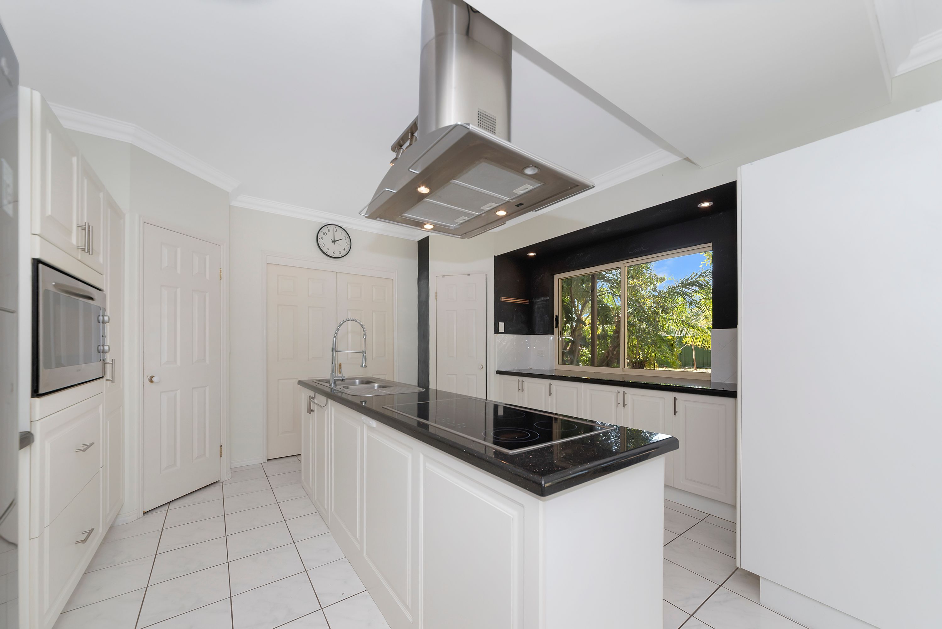 23 Manuka Court, Bushland Beach, QLD 4818
