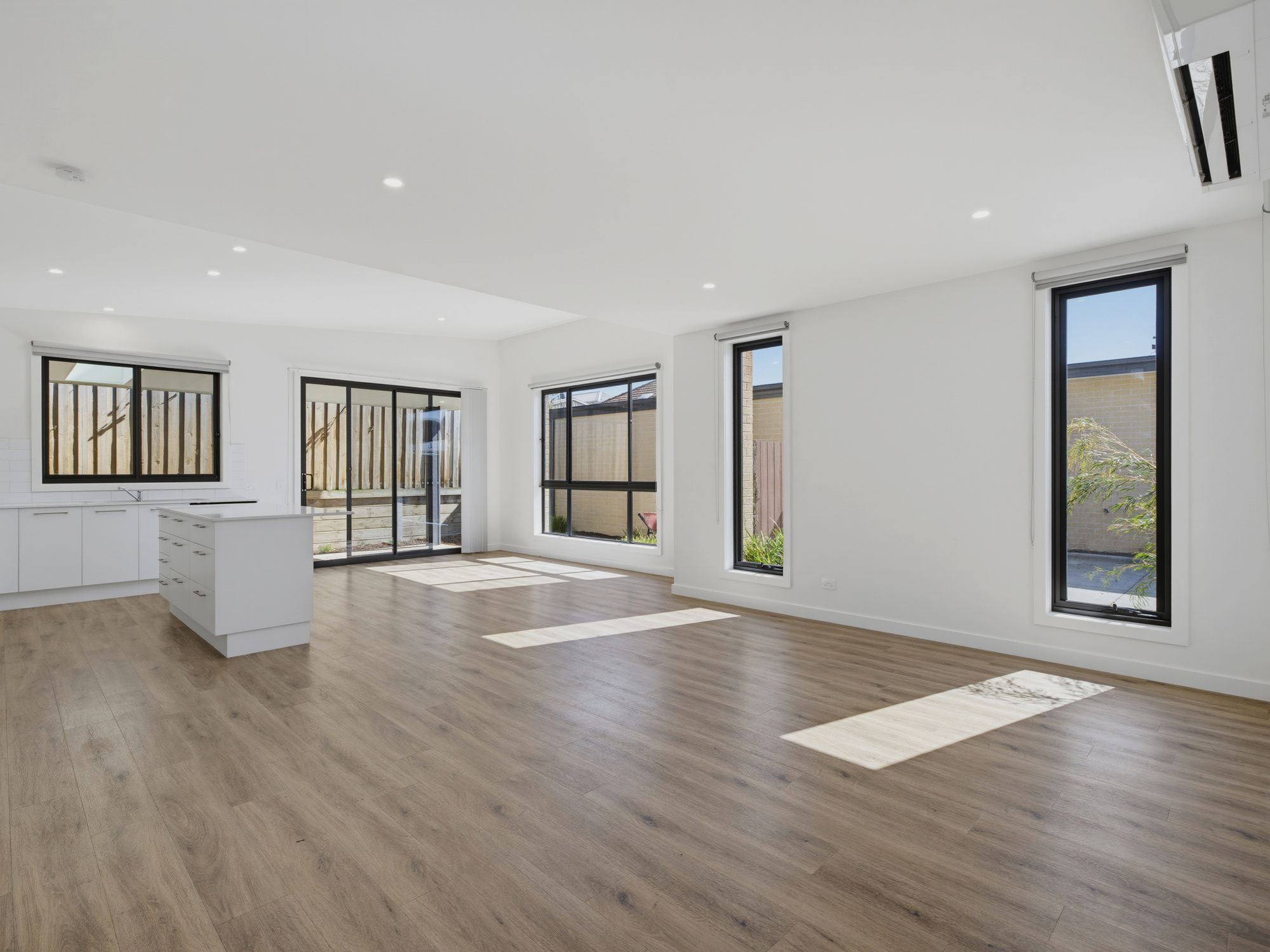 3/7 Campbell Street — photo 2 of 17