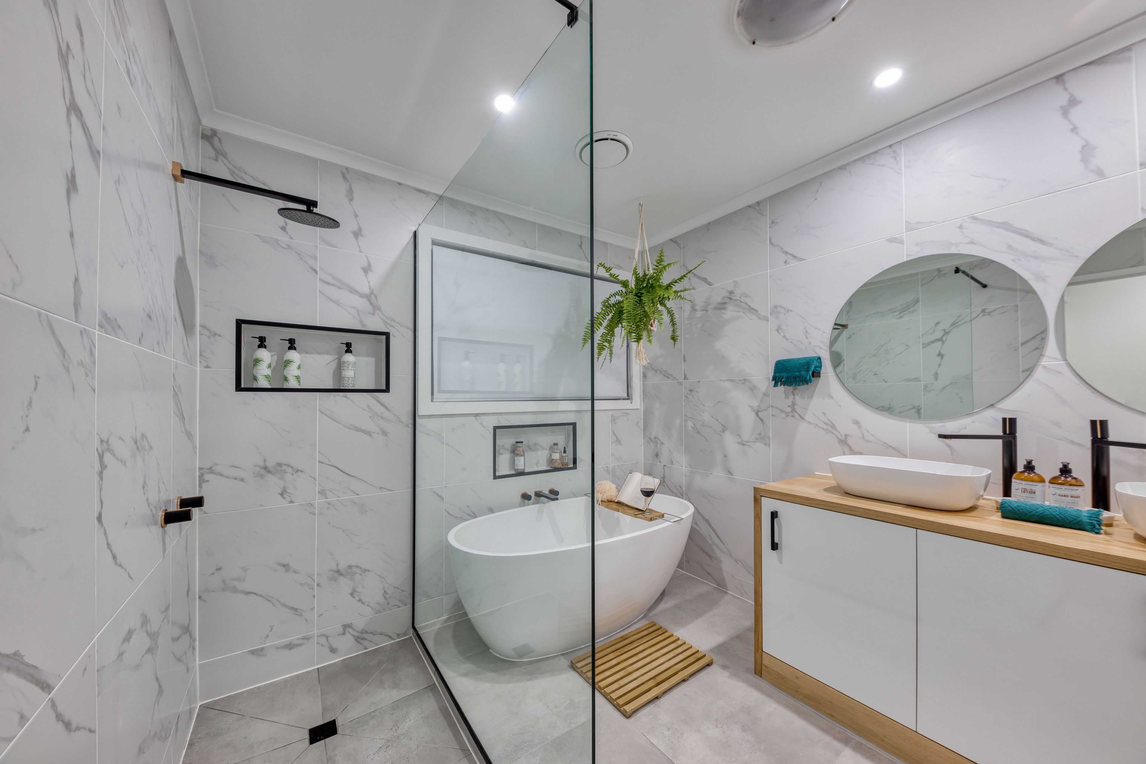33 Hilltop Crescent, Maroochydore, QLD 4558