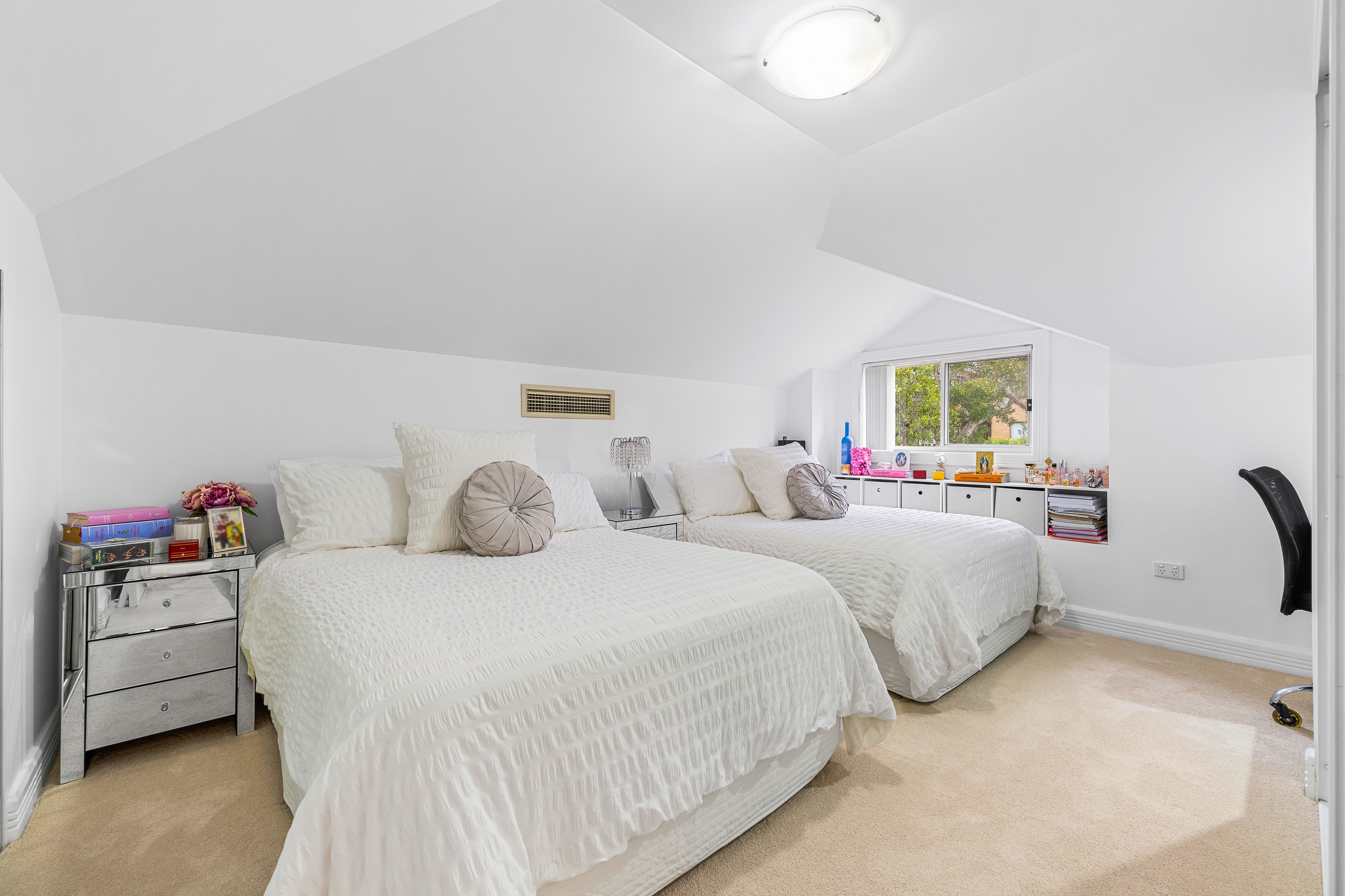 60 Vivienne Street — photo 9 of 16