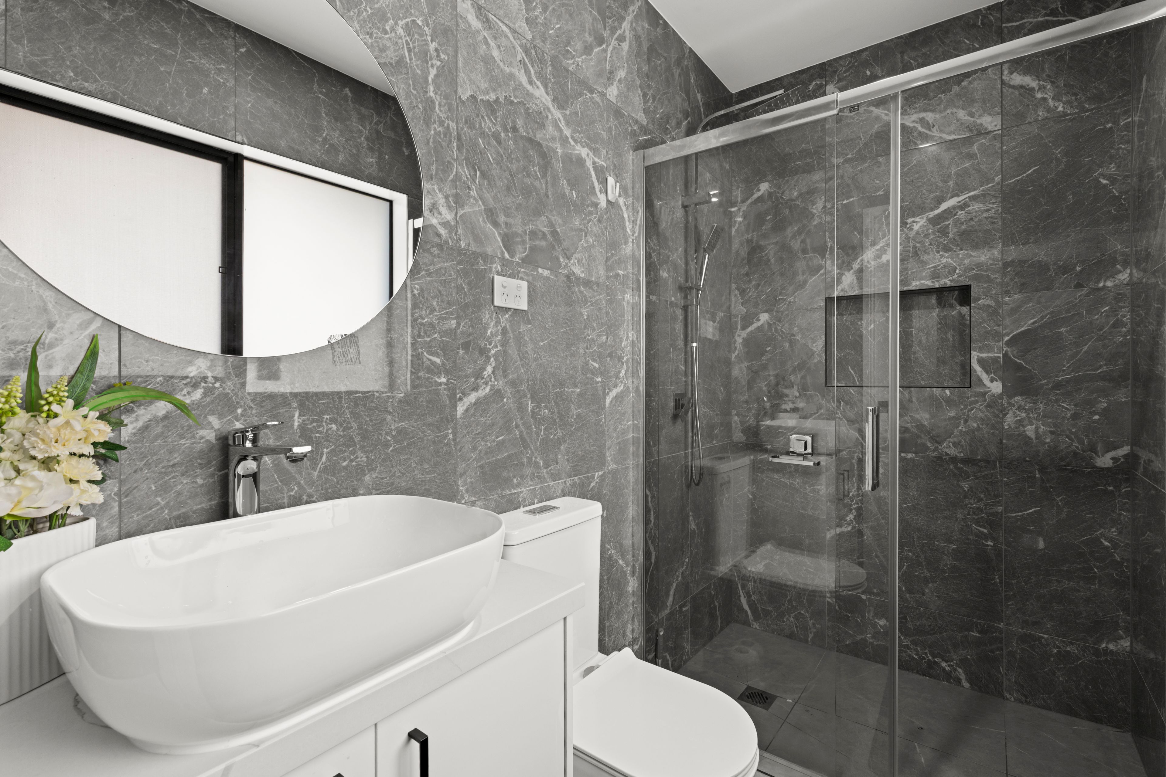31 Radstock Avenue — photo 9 of 17