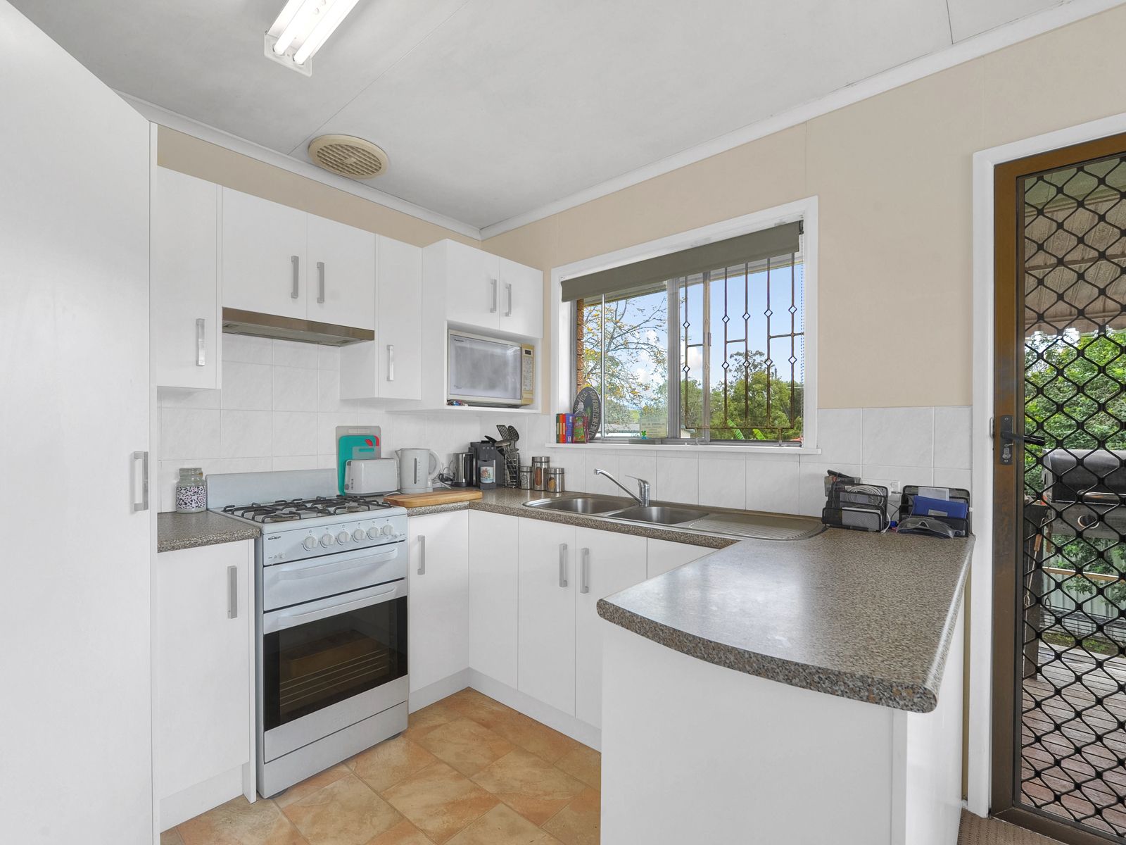 19 Pauline Avenue, Ellen Grove, QLD 4078