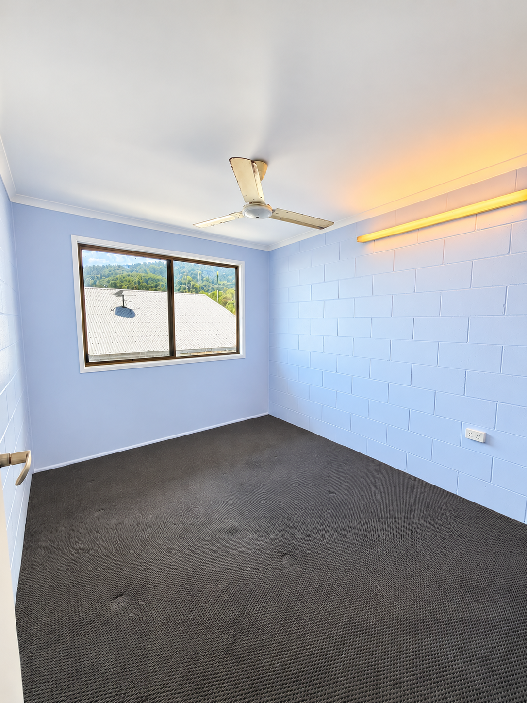 8/167 Shute Harbour Road — photo 3 of 12
