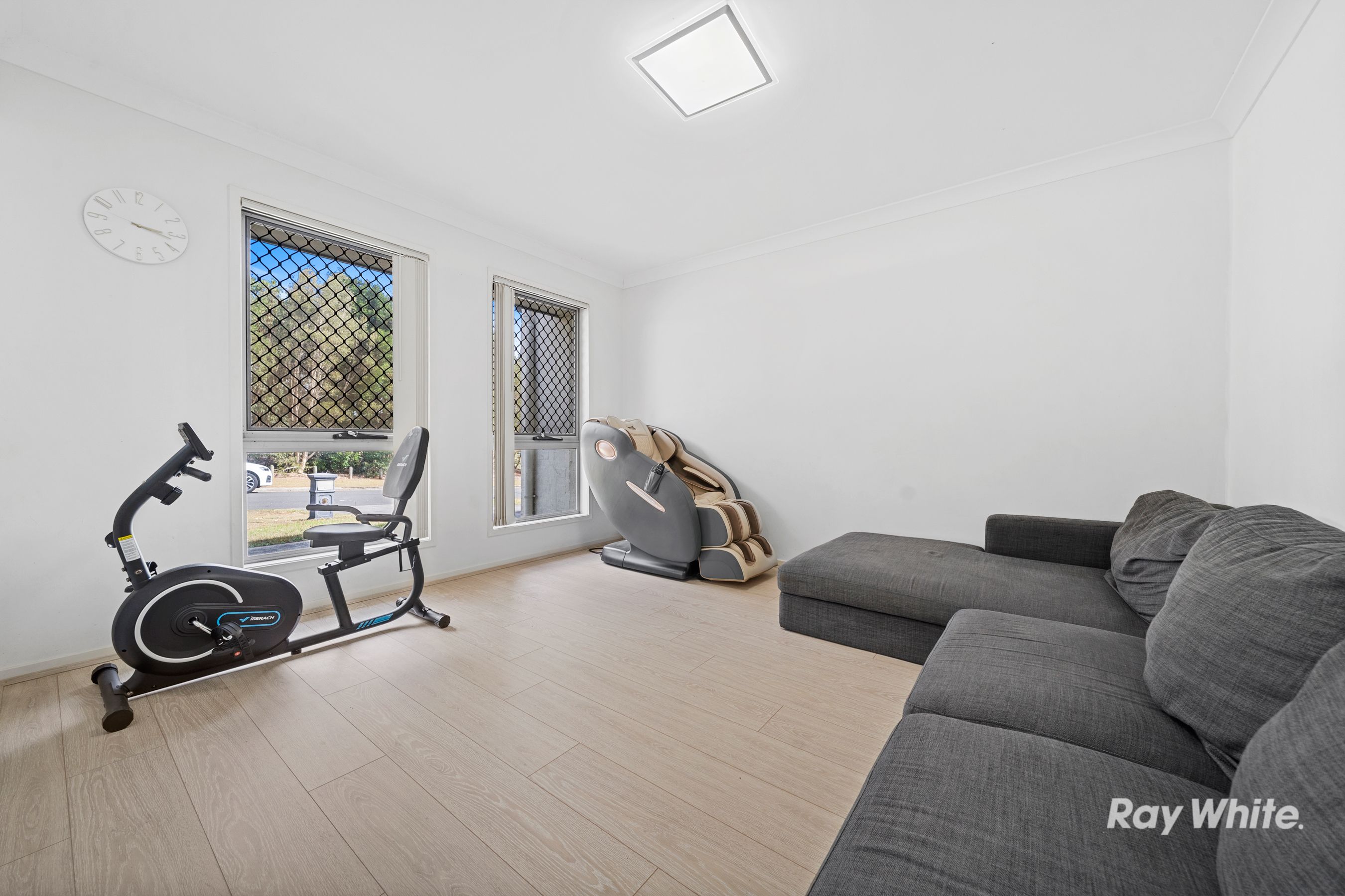 31 Sunrise Crescent, Regents Park, QLD 4118