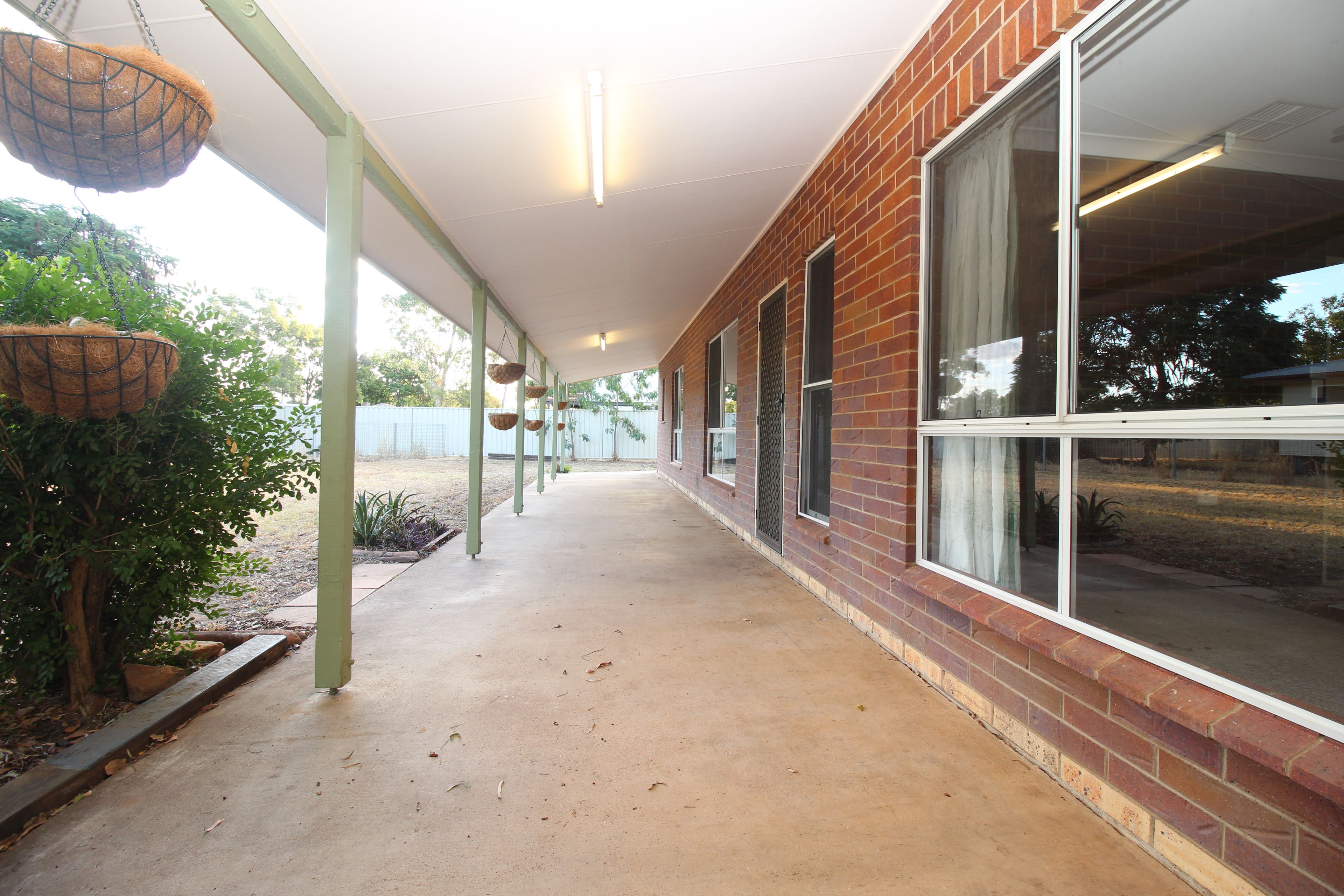 5 Hall Place, Emerald, QLD 4720