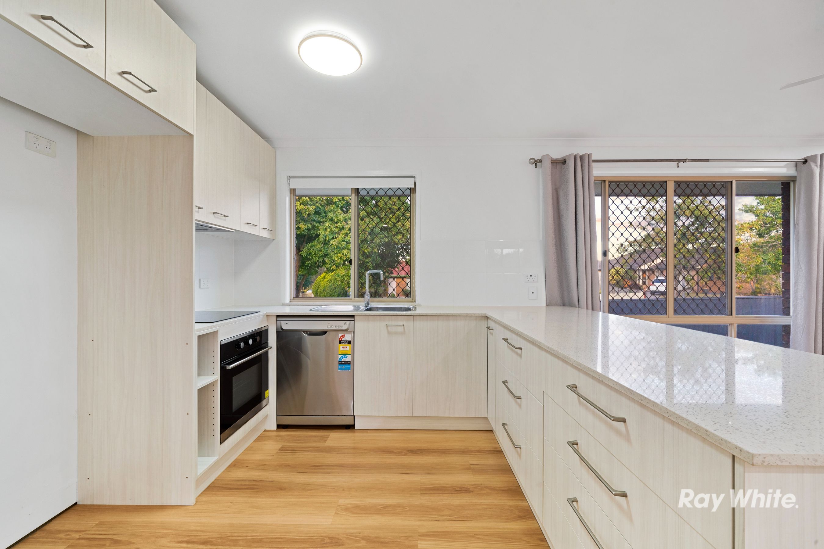 130 Bottlebrush Drive, Regents Park, QLD 4118