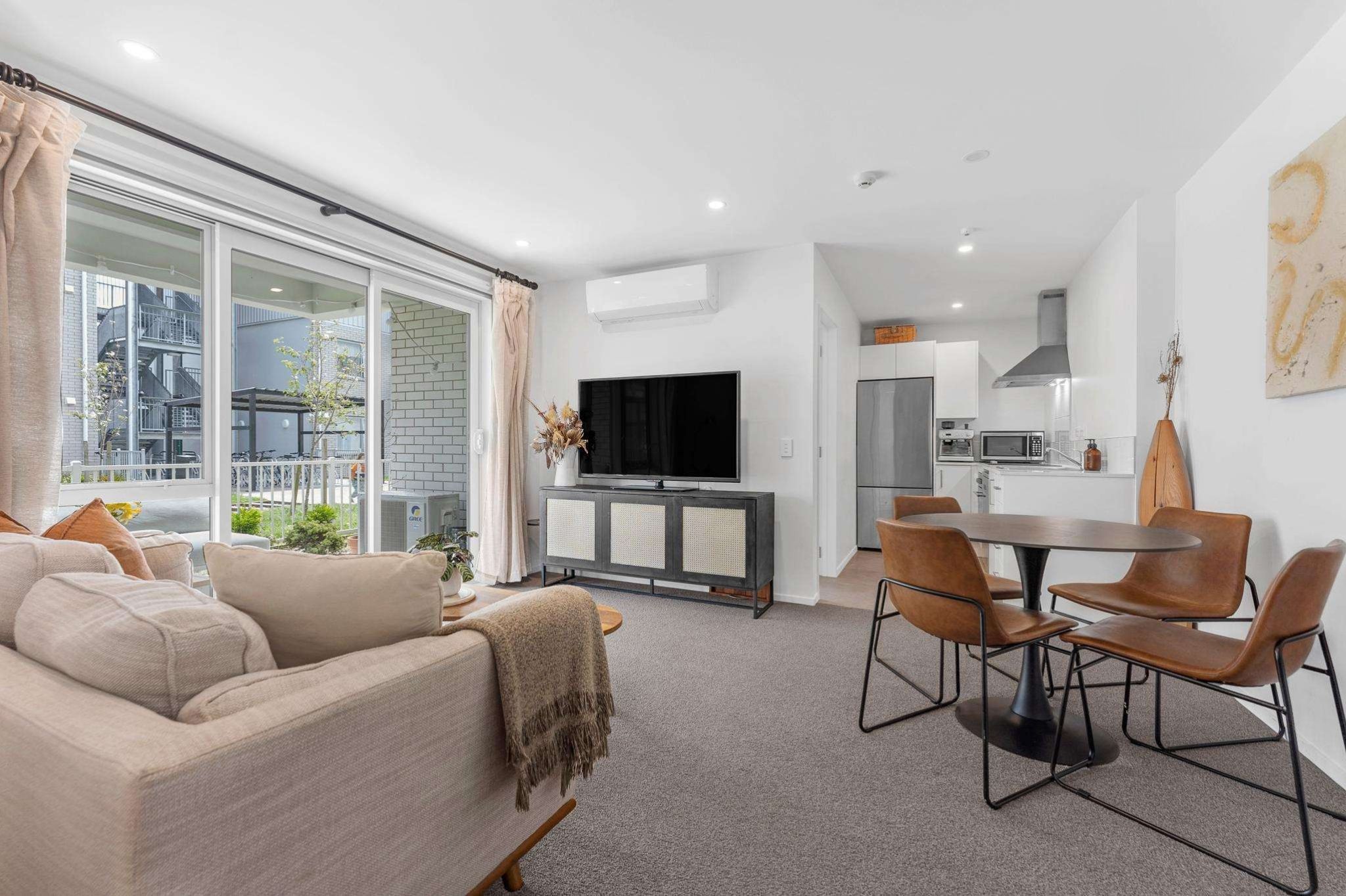 G08/28A Eileen Newey Place, Henderson, Waitakere City