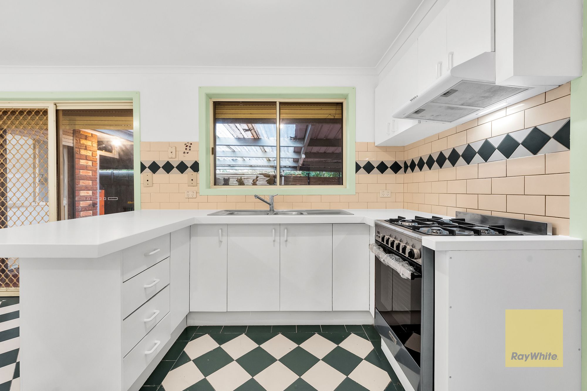 4 Kiparra Close — photo 6 of 18
