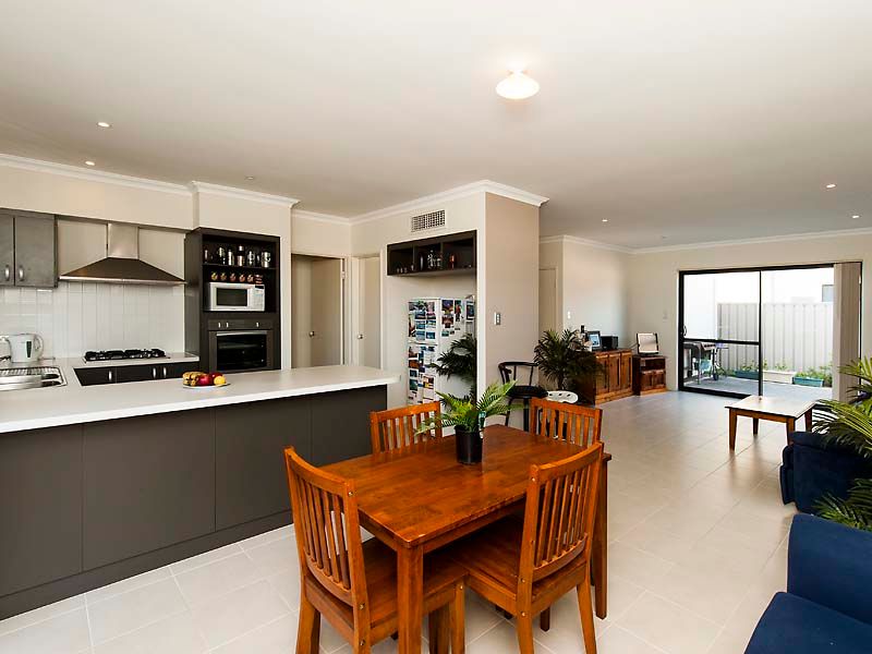 2/9 Harrison Street, Rockingham, WA 6168