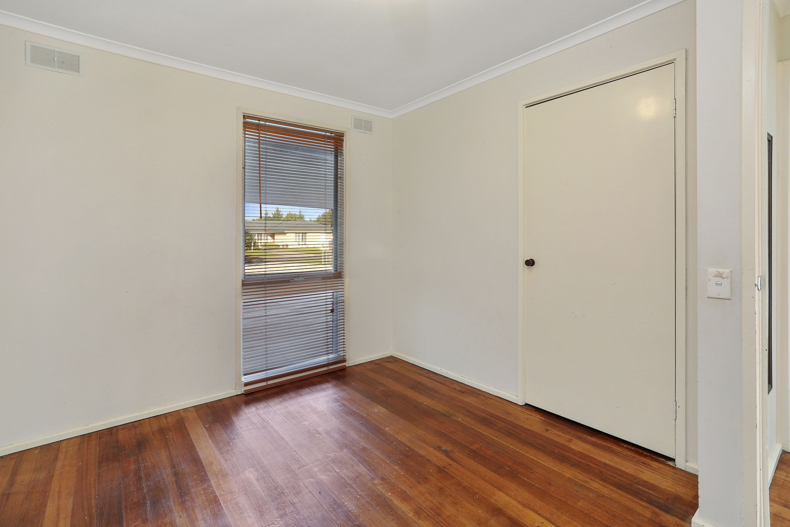 1/70 Smeaton Close — photo 8 of 11