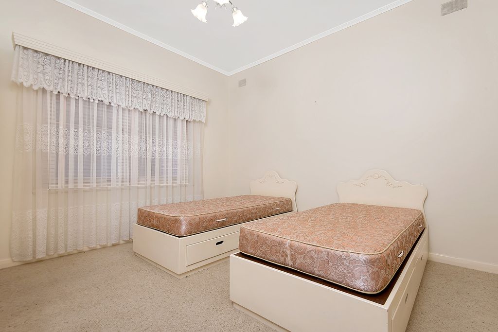 7 Selkirk Avenue, Seaton, SA 5023