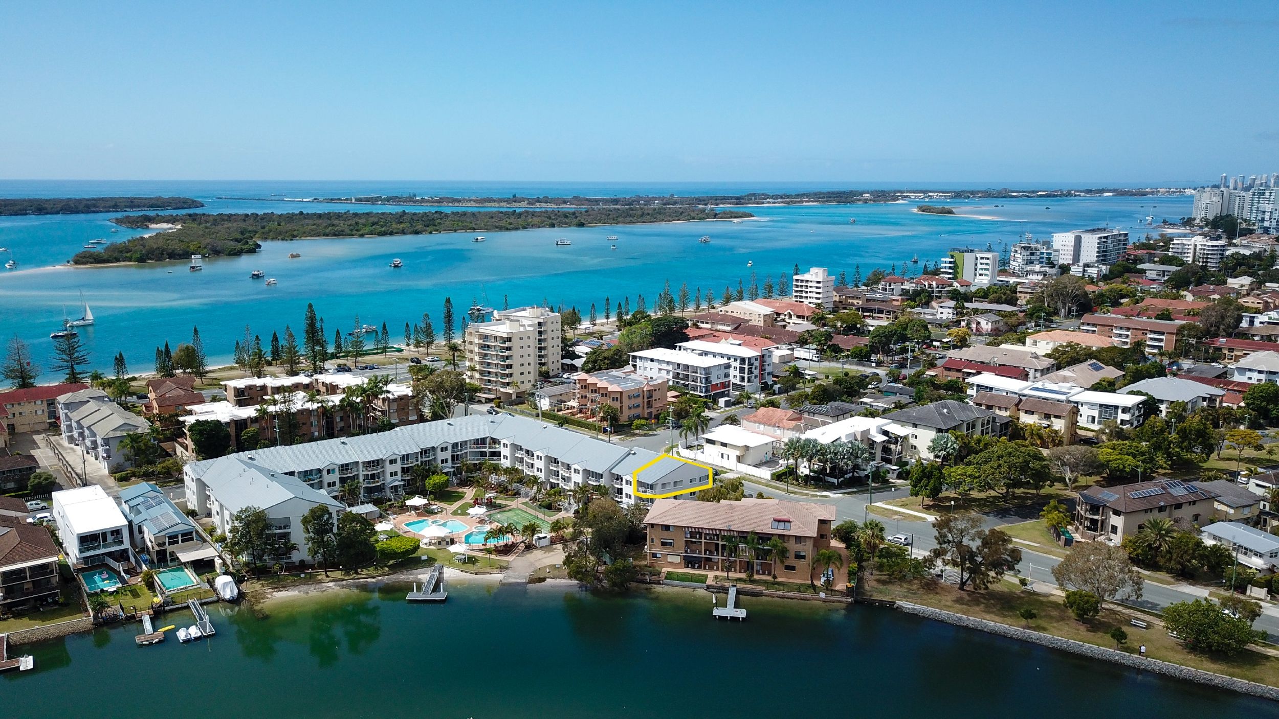 6 Back Street, Biggera Waters QLD 4216