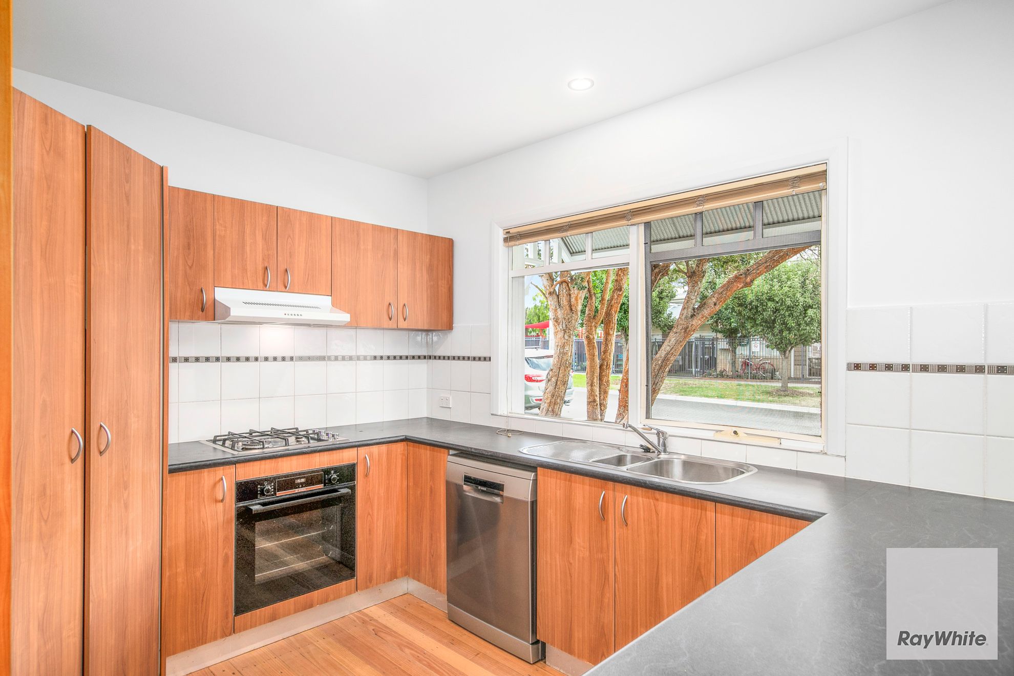 6 Sutton Street, South Kingsville, VIC 3015